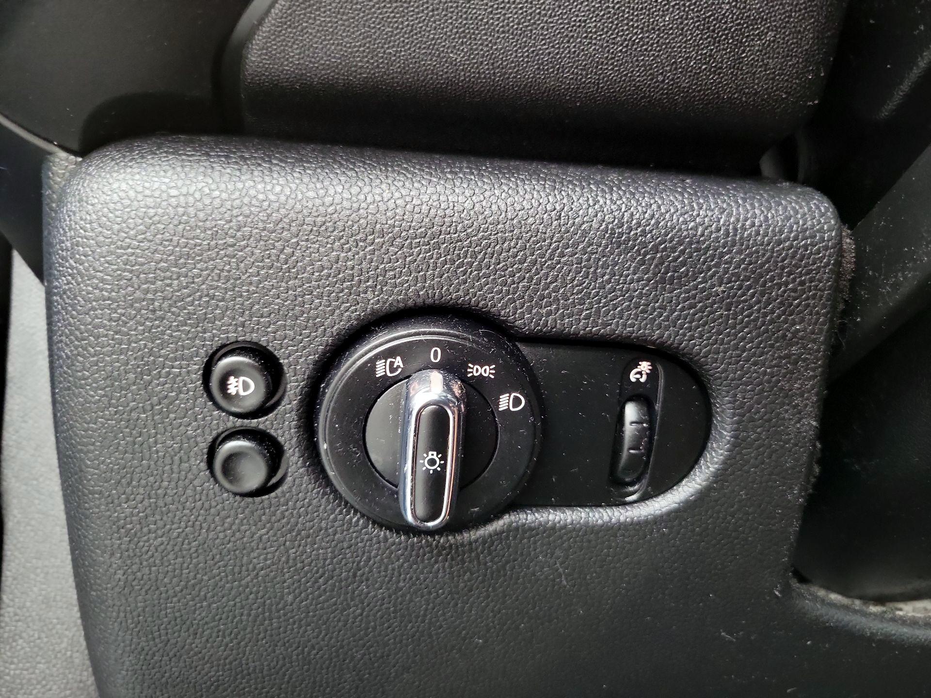 Thumbnail: 2015 MINI Cooper Hardtop - 13