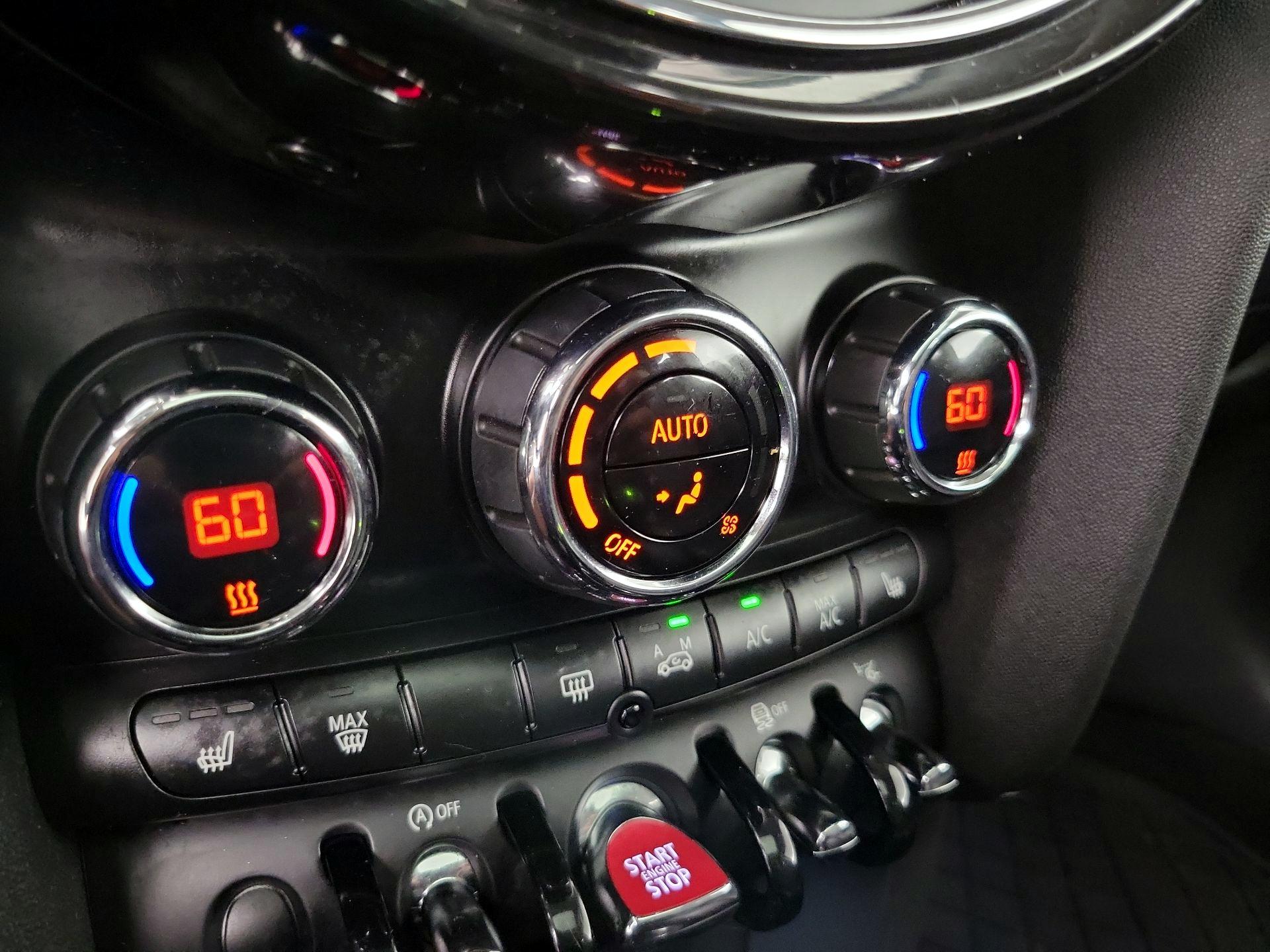 Thumbnail: 2015 MINI Cooper Hardtop - 17