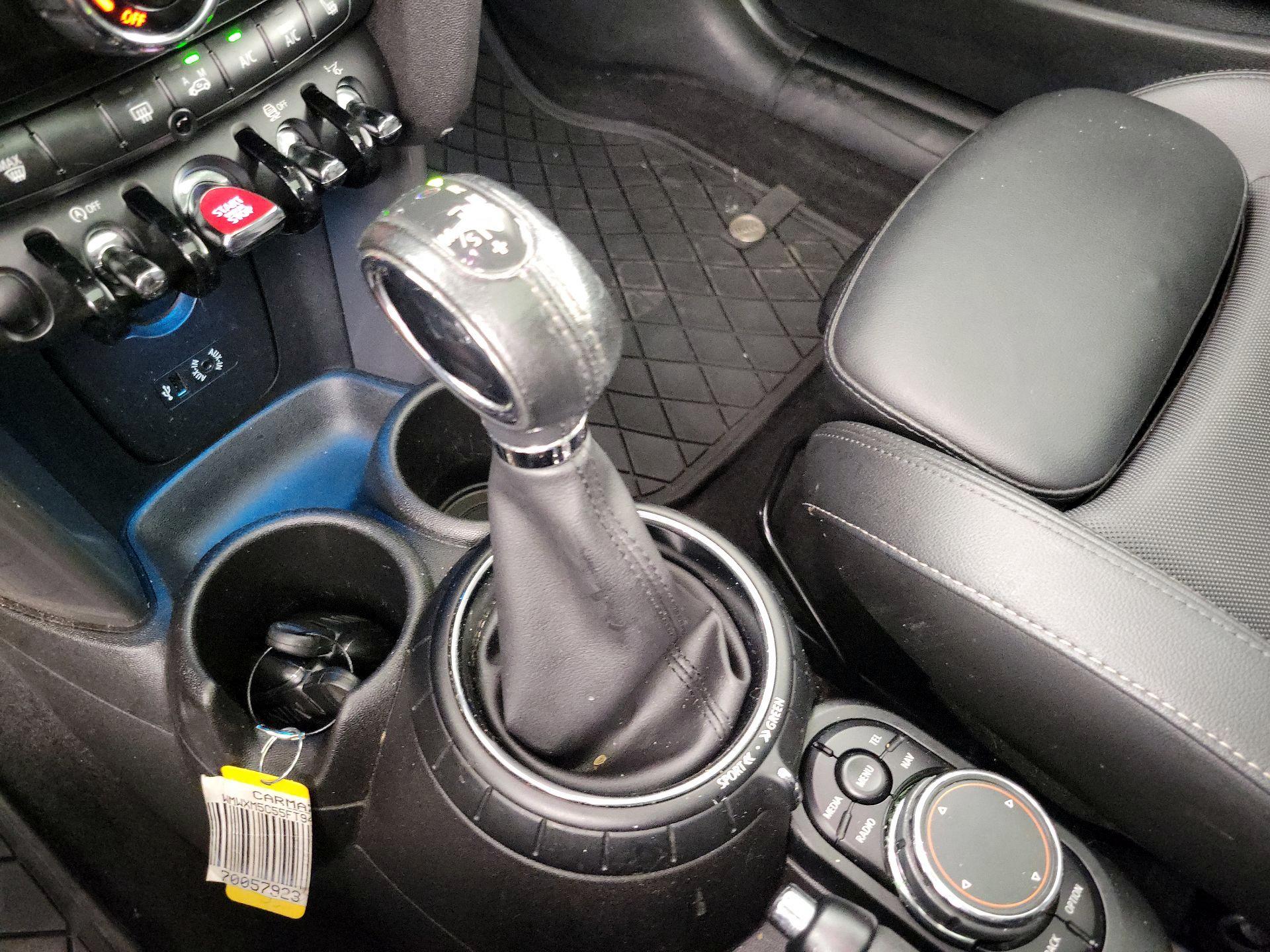 Thumbnail: 2015 MINI Cooper Hardtop - 18