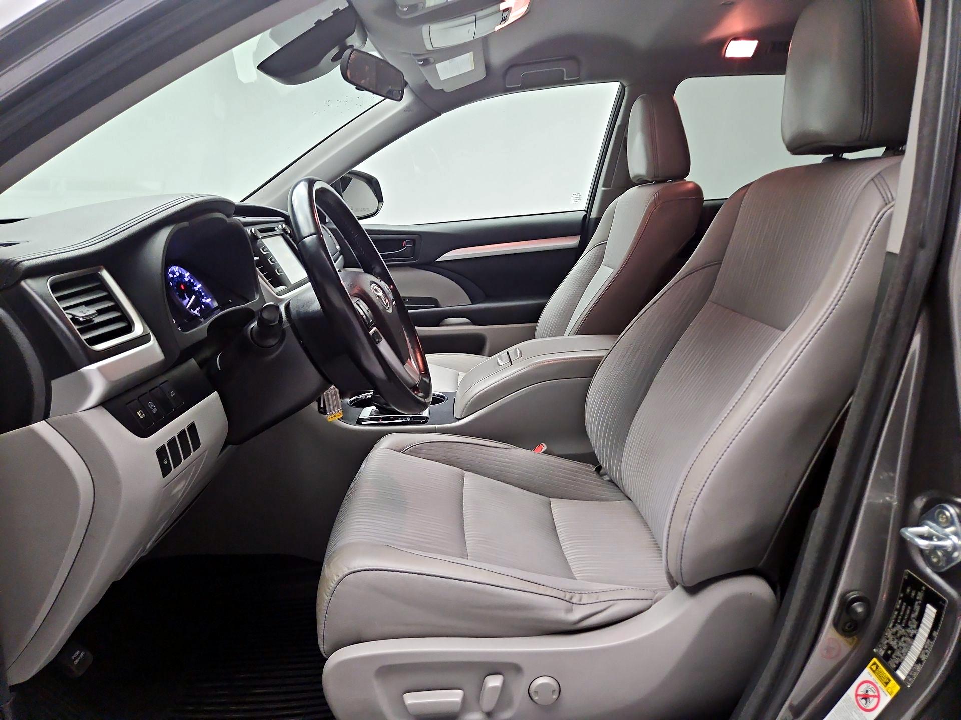 Thumbnail: 2017 Toyota Highlander - 9