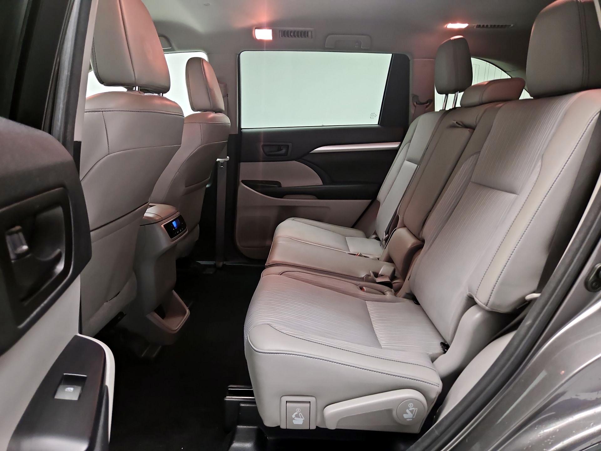 Thumbnail: 2017 Toyota Highlander - 17