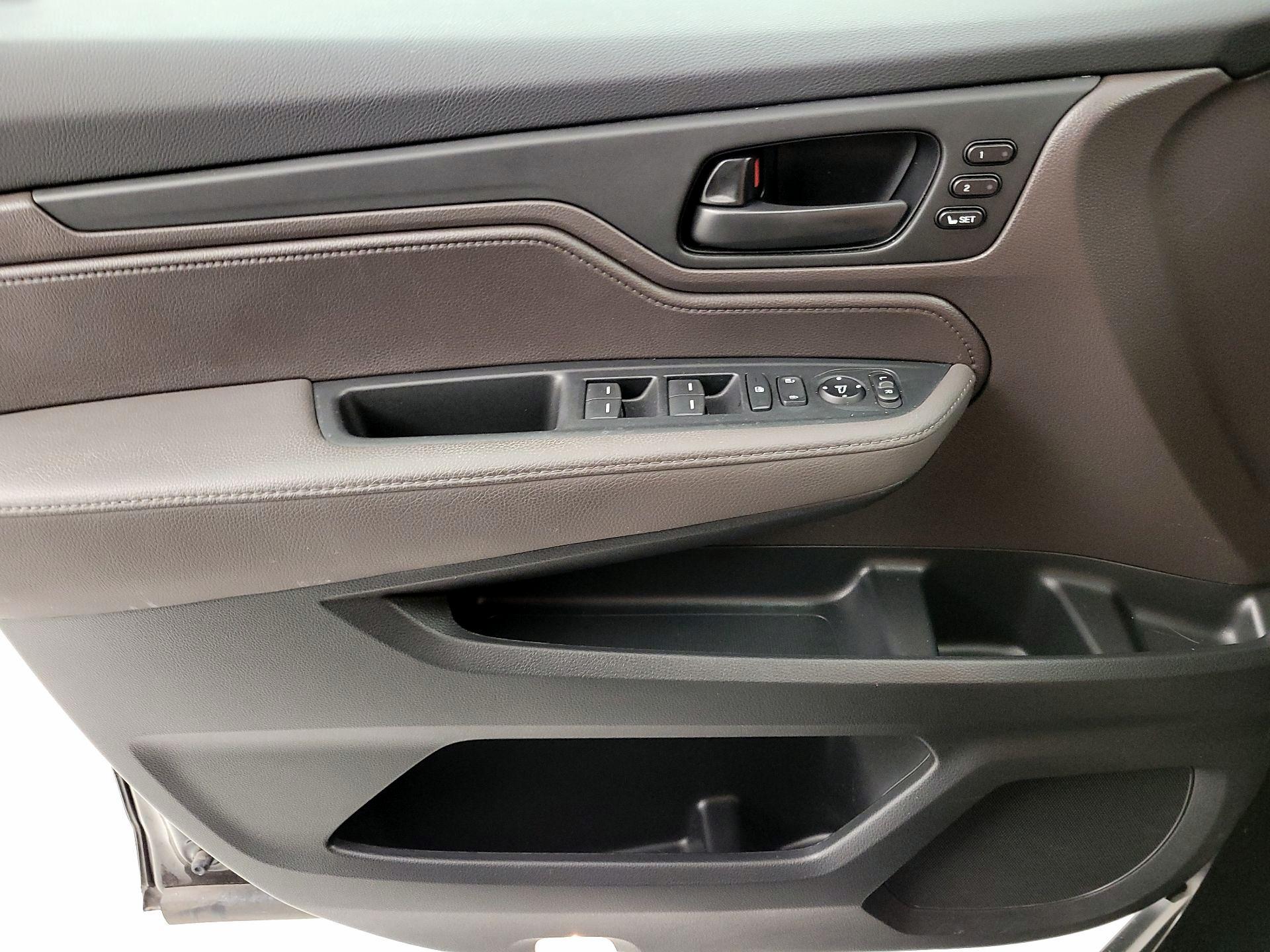 Thumbnail: 2019 Honda Odyssey - 12