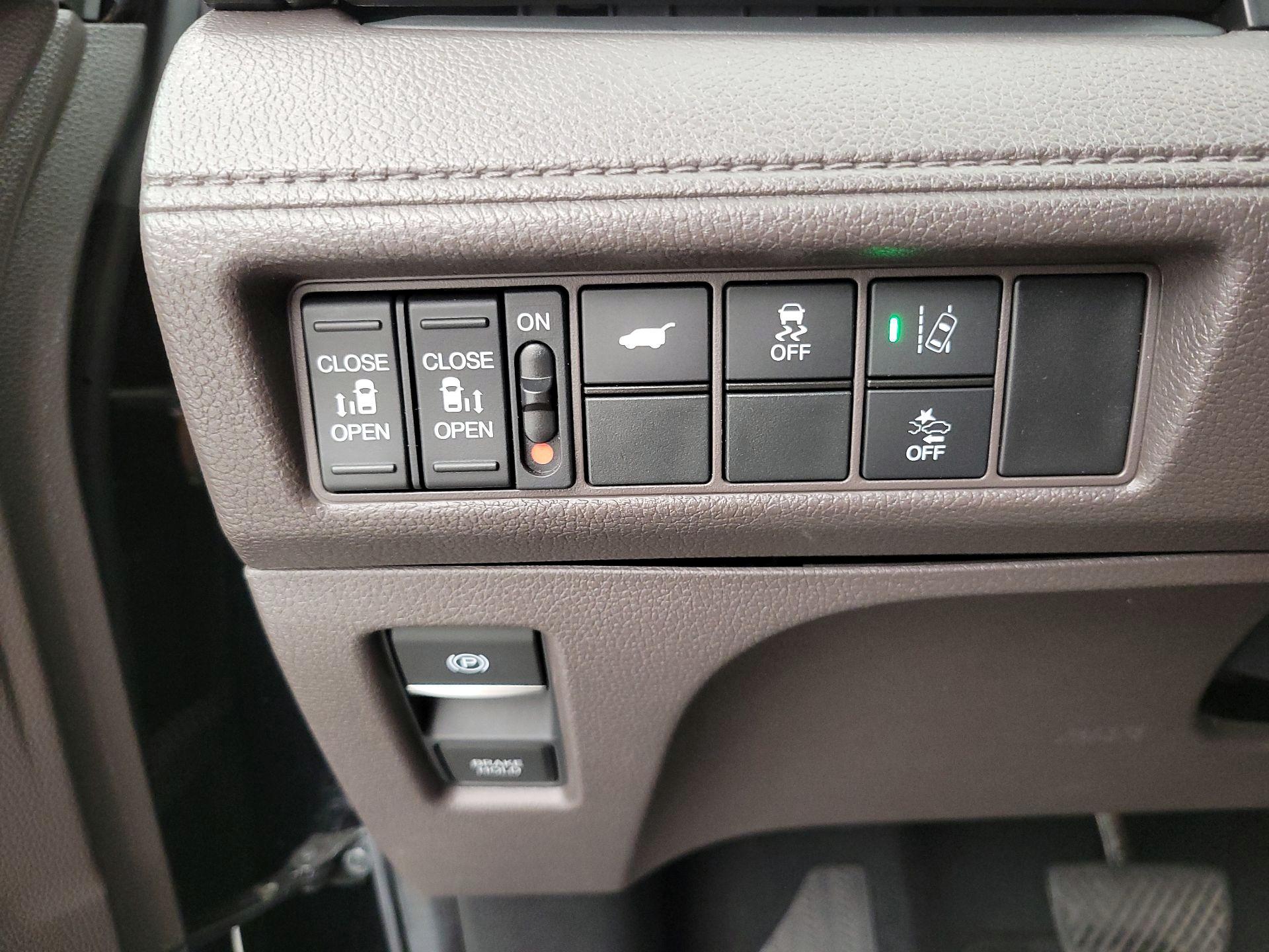 Thumbnail: 2019 Honda Odyssey - 13