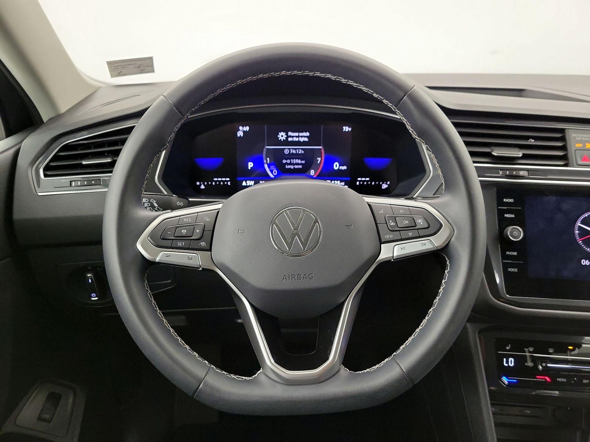 Thumbnail: 2023 Volkswagen Tiguan - 10