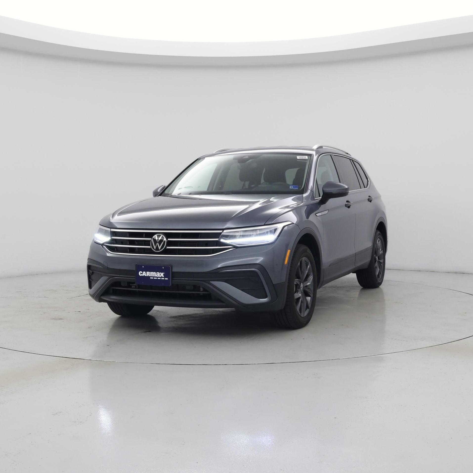 Thumbnail: 2023 Volkswagen Tiguan - 4