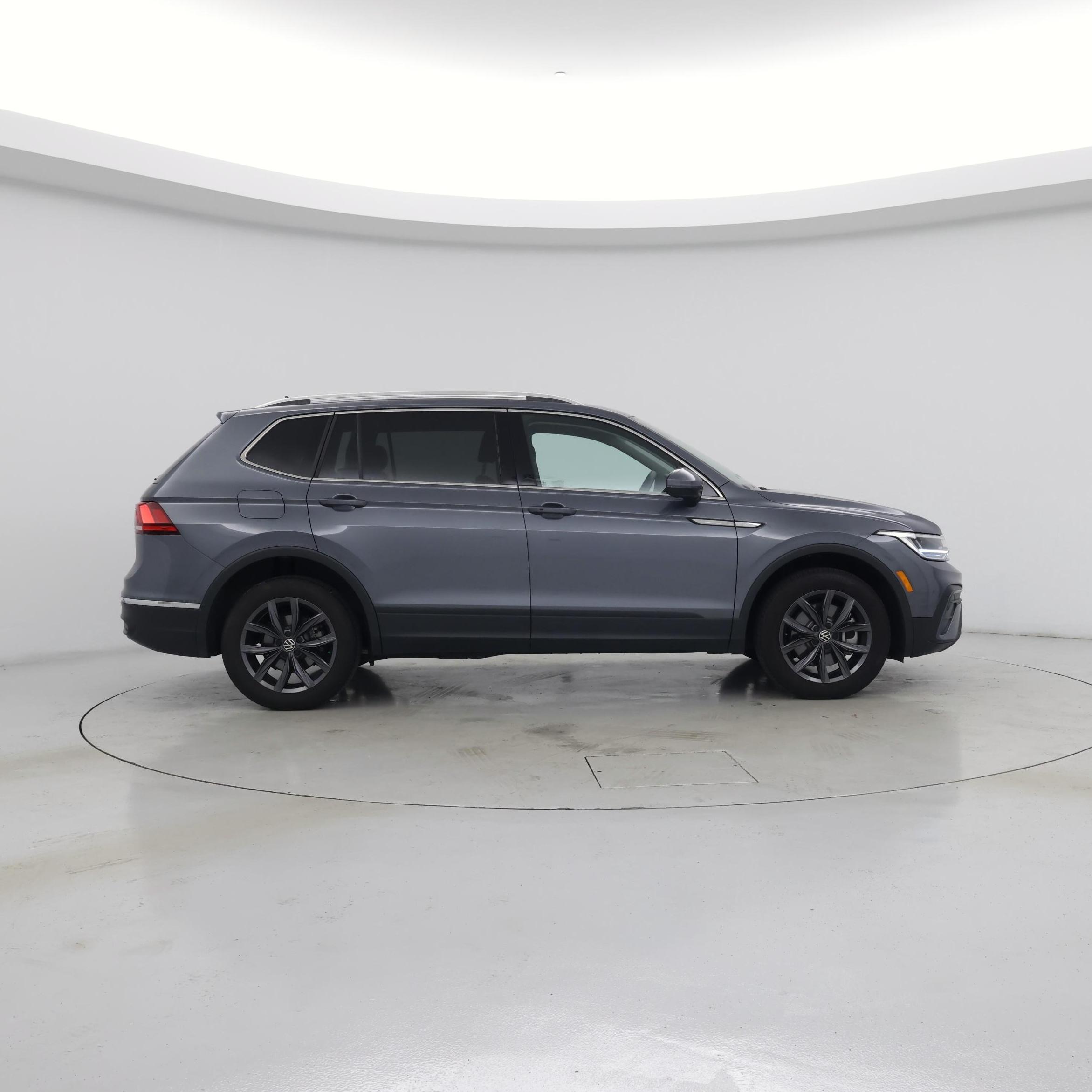 Thumbnail: 2023 Volkswagen Tiguan - 7