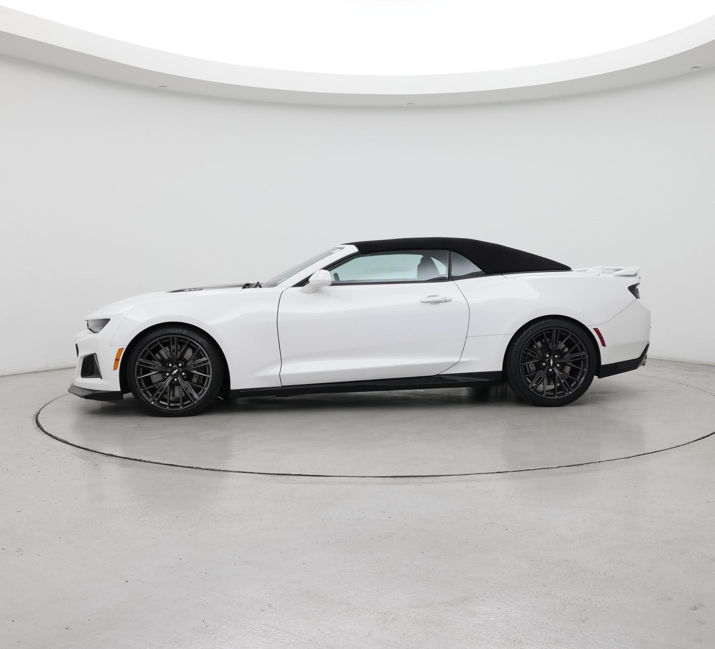 Thumbnail: 2018 Chevrolet Camaro - 3