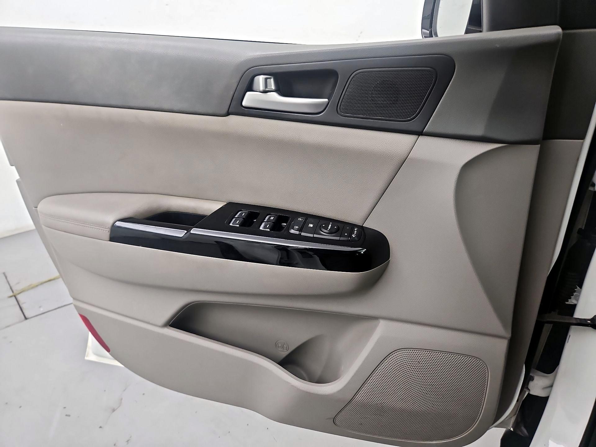Thumbnail: 2019 Kia Sportage - 10