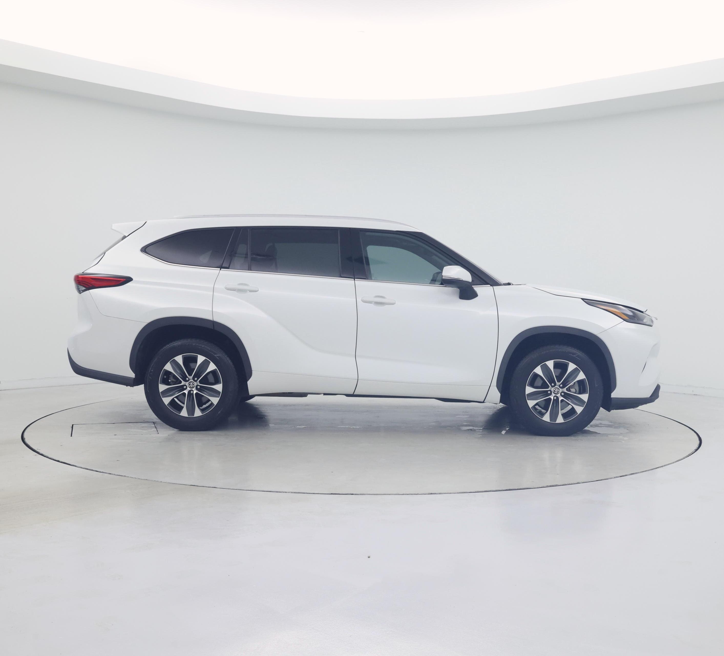 Thumbnail: 2022 Toyota Highlander - 7