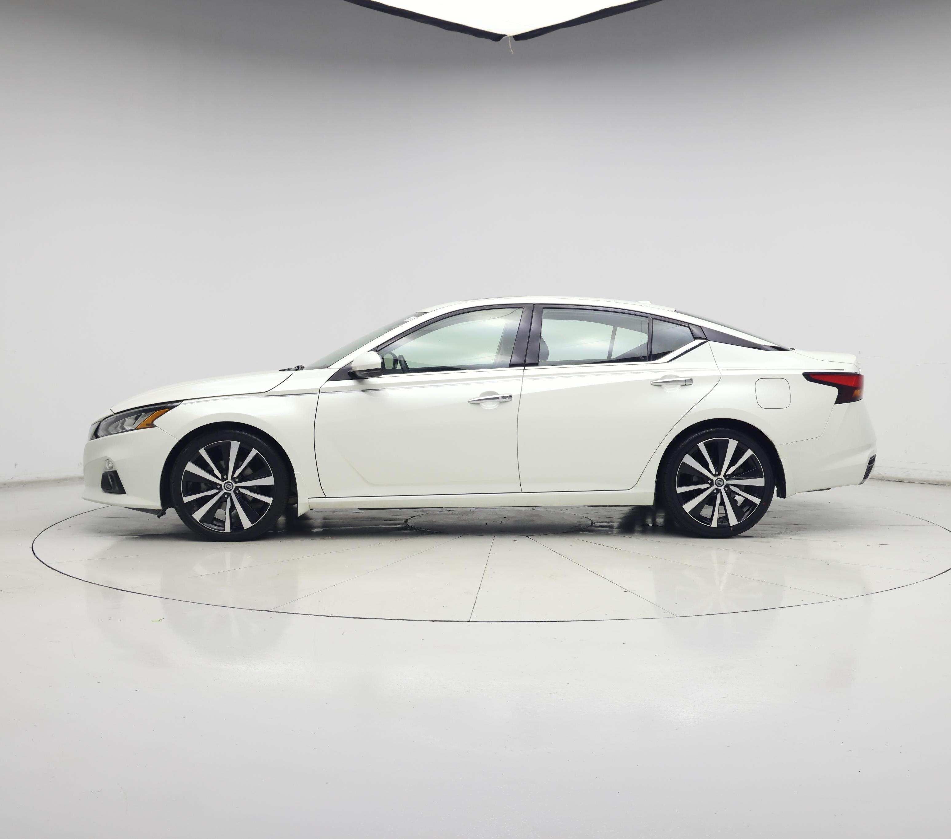 Thumbnail: 2020 Nissan Altima - 3