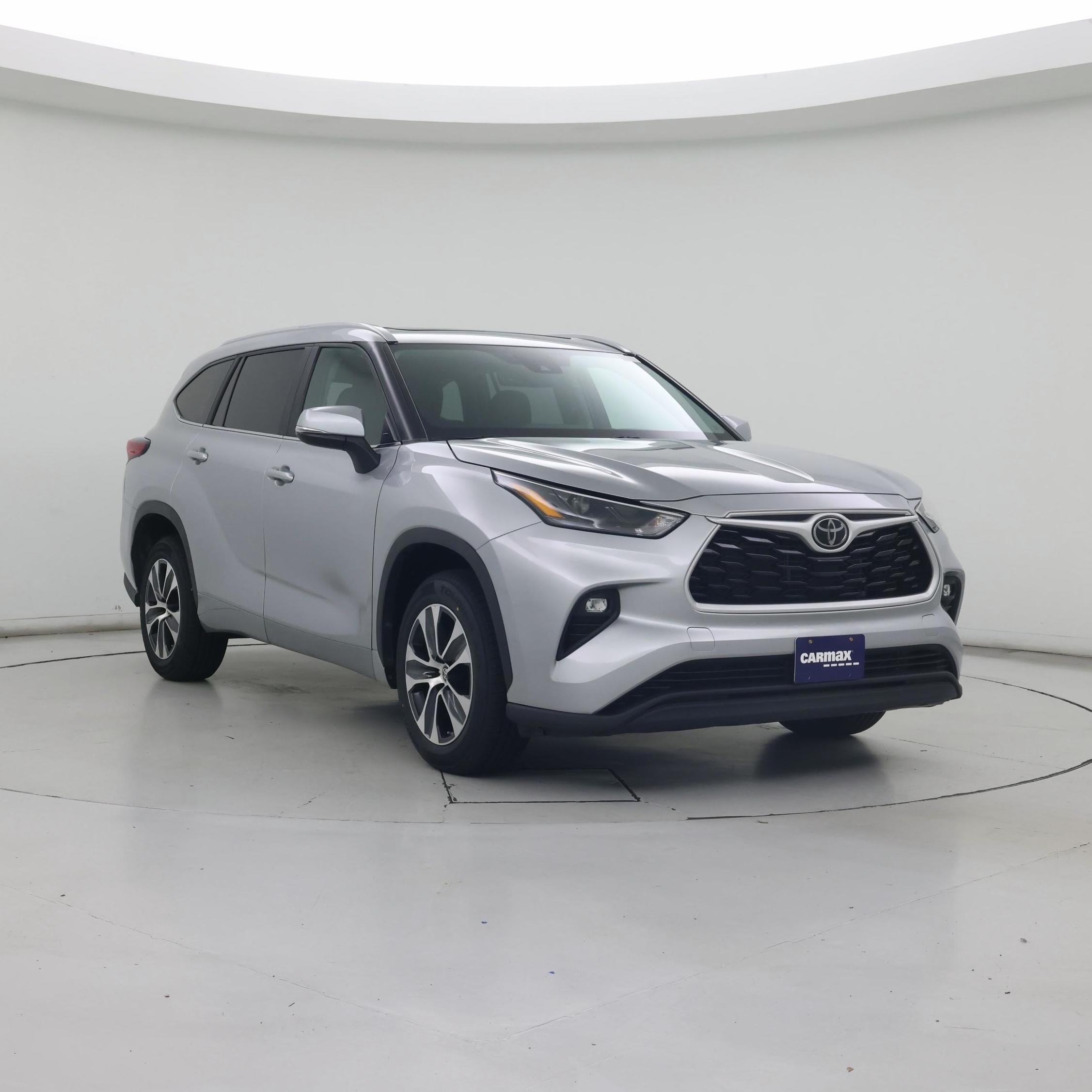 Silver 2023 Toyota Highlander SUV / Crossover Front-Wheel Drive Automatic