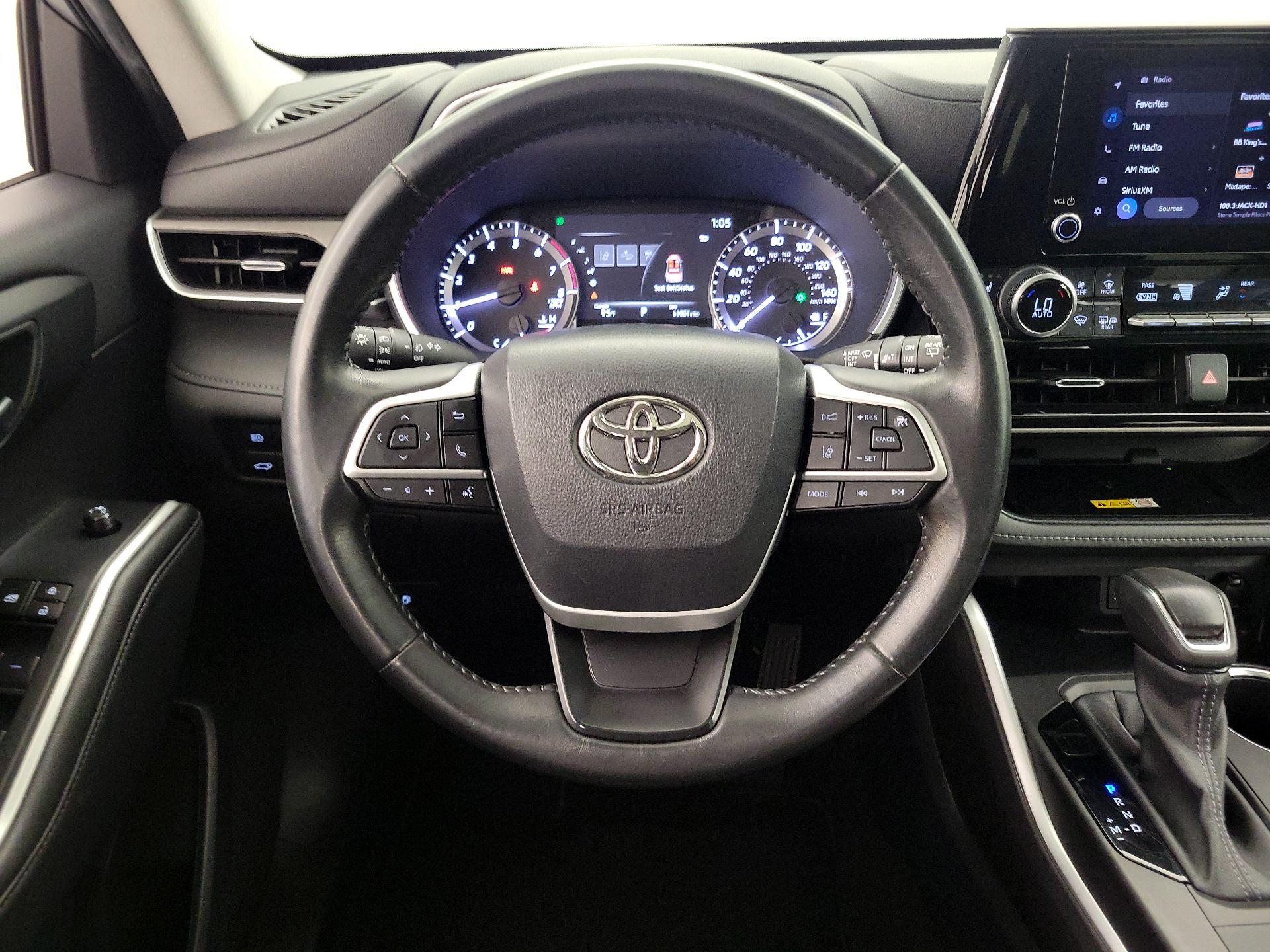 Thumbnail: 2023 Toyota Highlander - 10