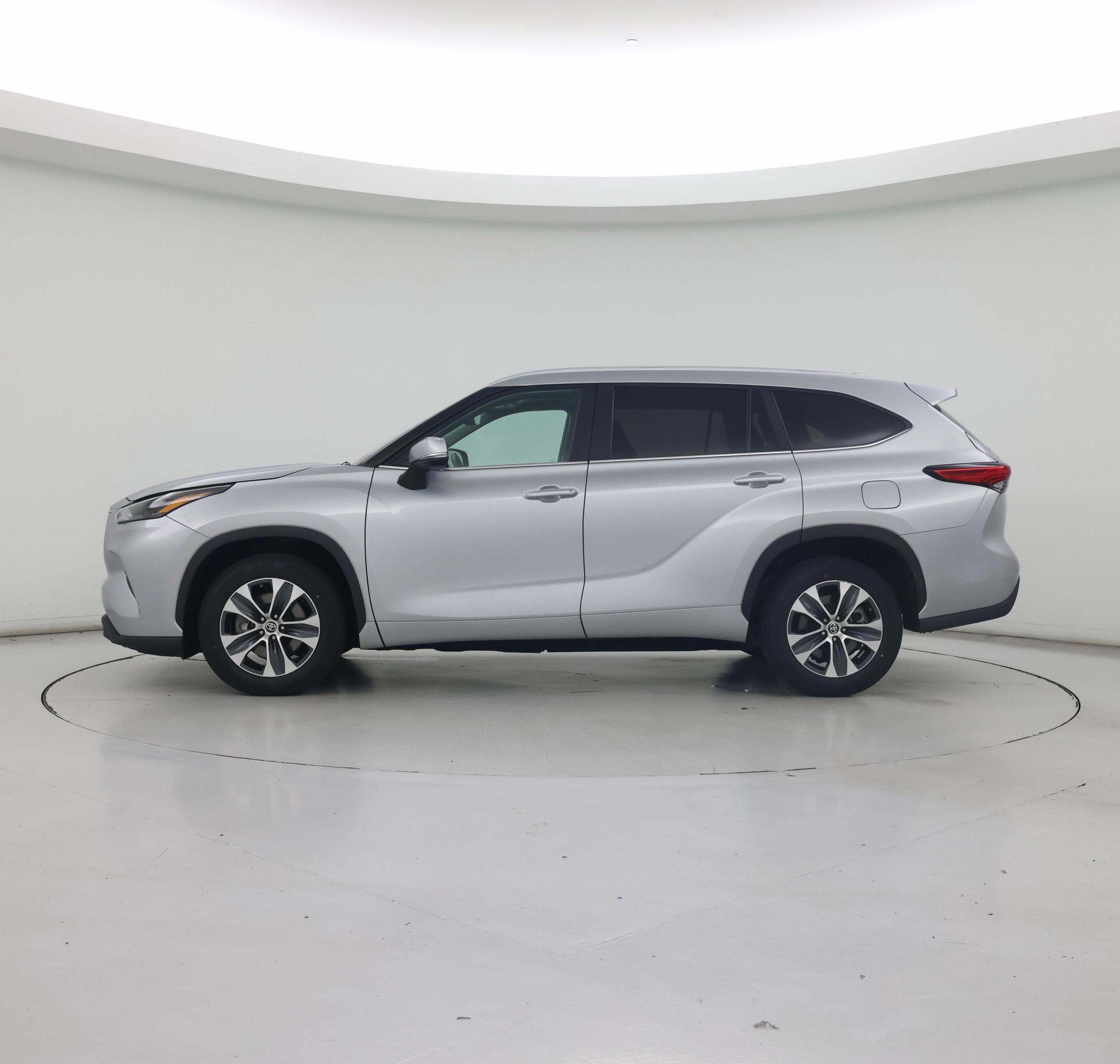Thumbnail: 2023 Toyota Highlander - 3