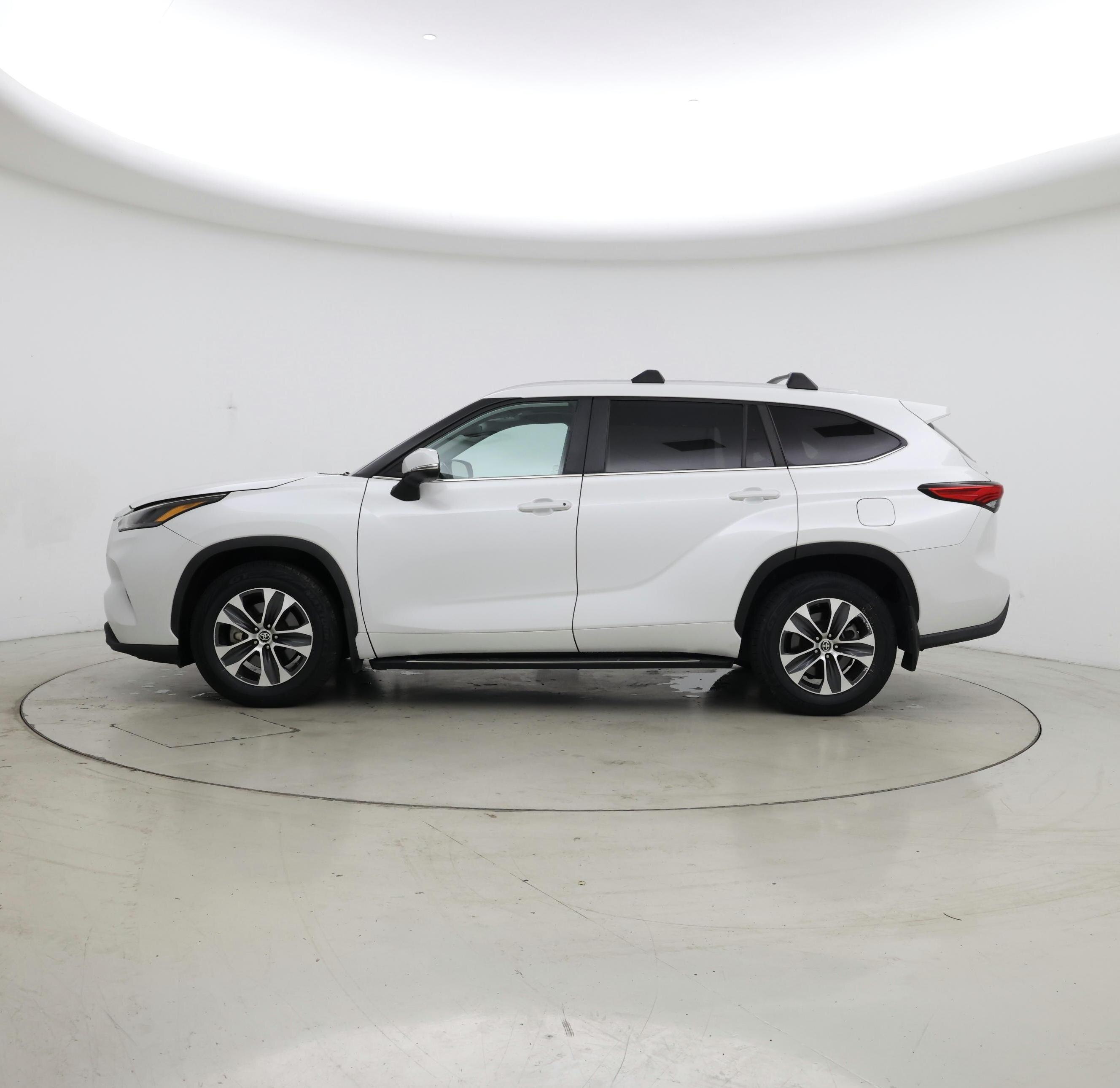 Thumbnail: 2023 Toyota Highlander - 3