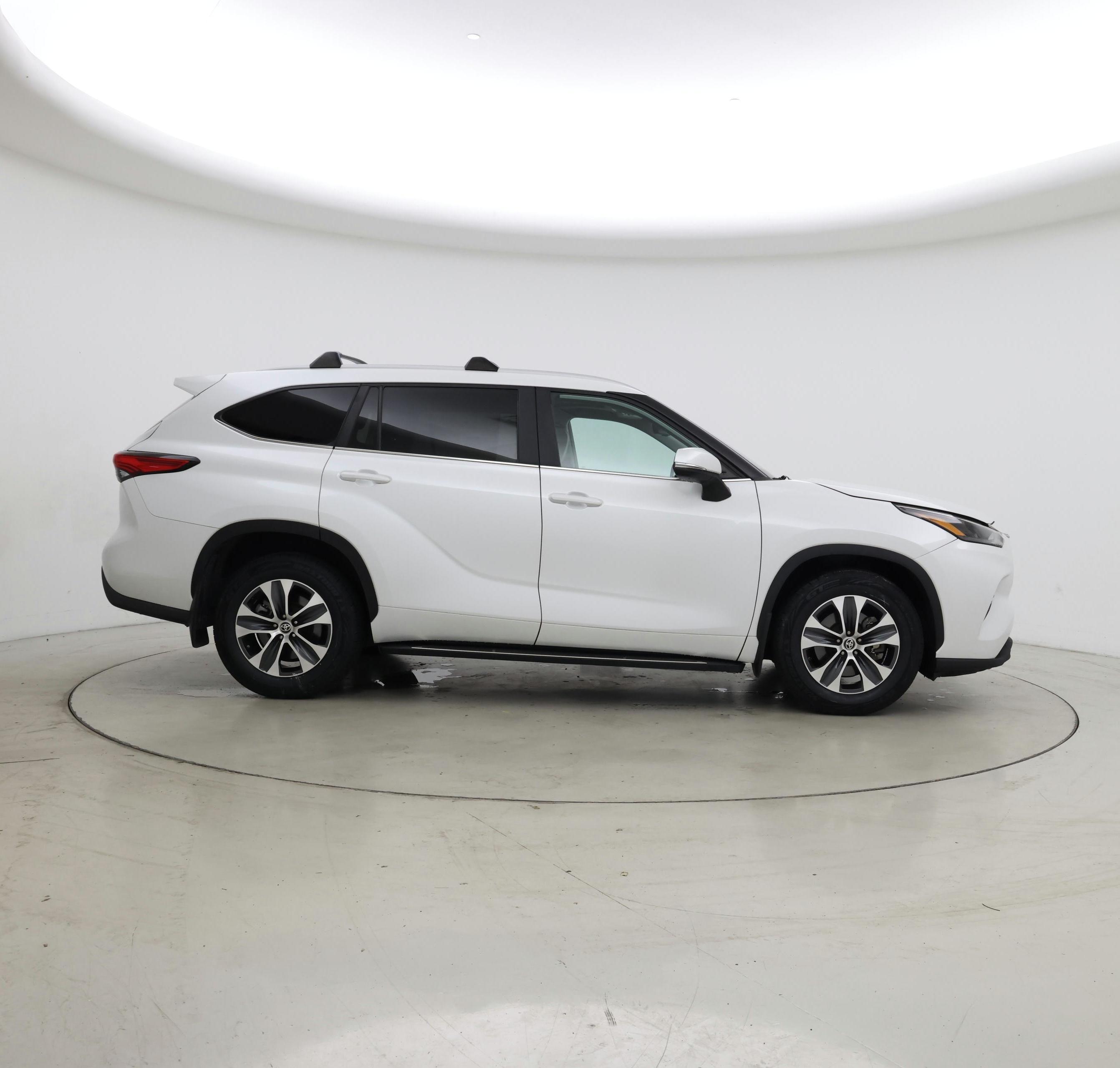 Thumbnail: 2023 Toyota Highlander - 7
