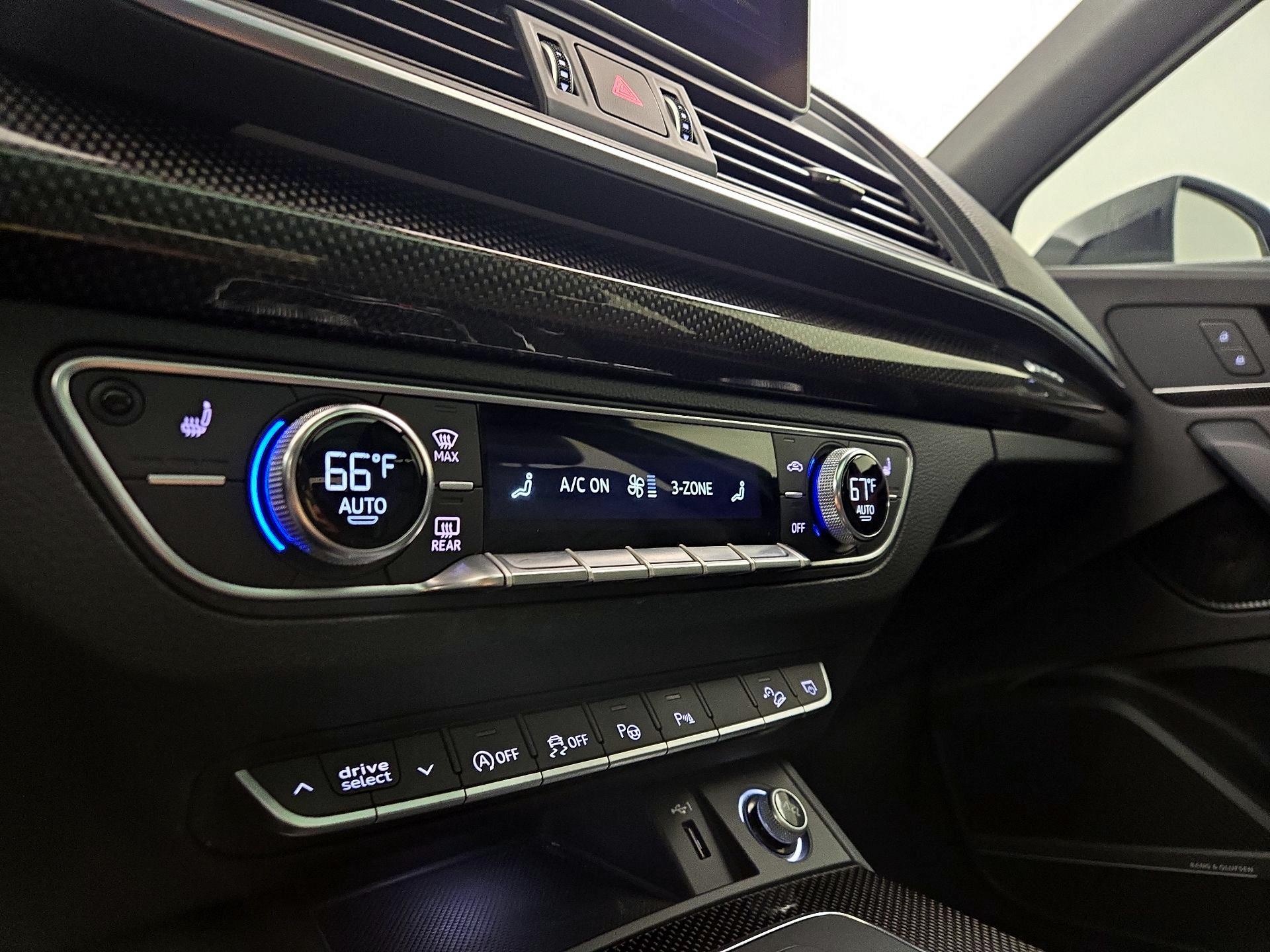 Thumbnail: 2019 Audi SQ5 - 17