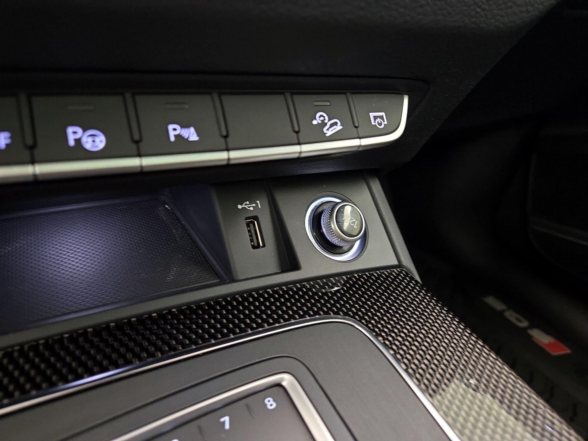 Thumbnail: 2019 Audi SQ5 - 19