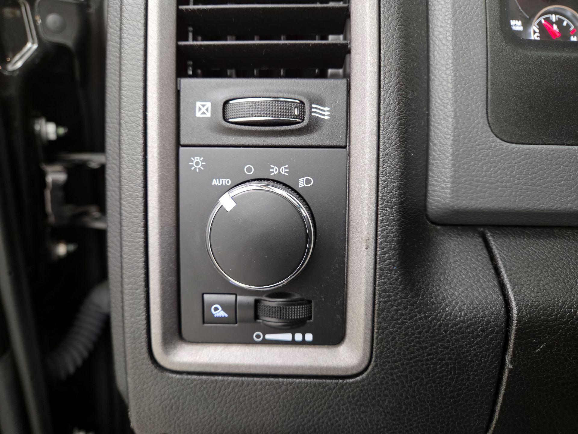 Thumbnail: 2019 RAM 1500 Classic - 13