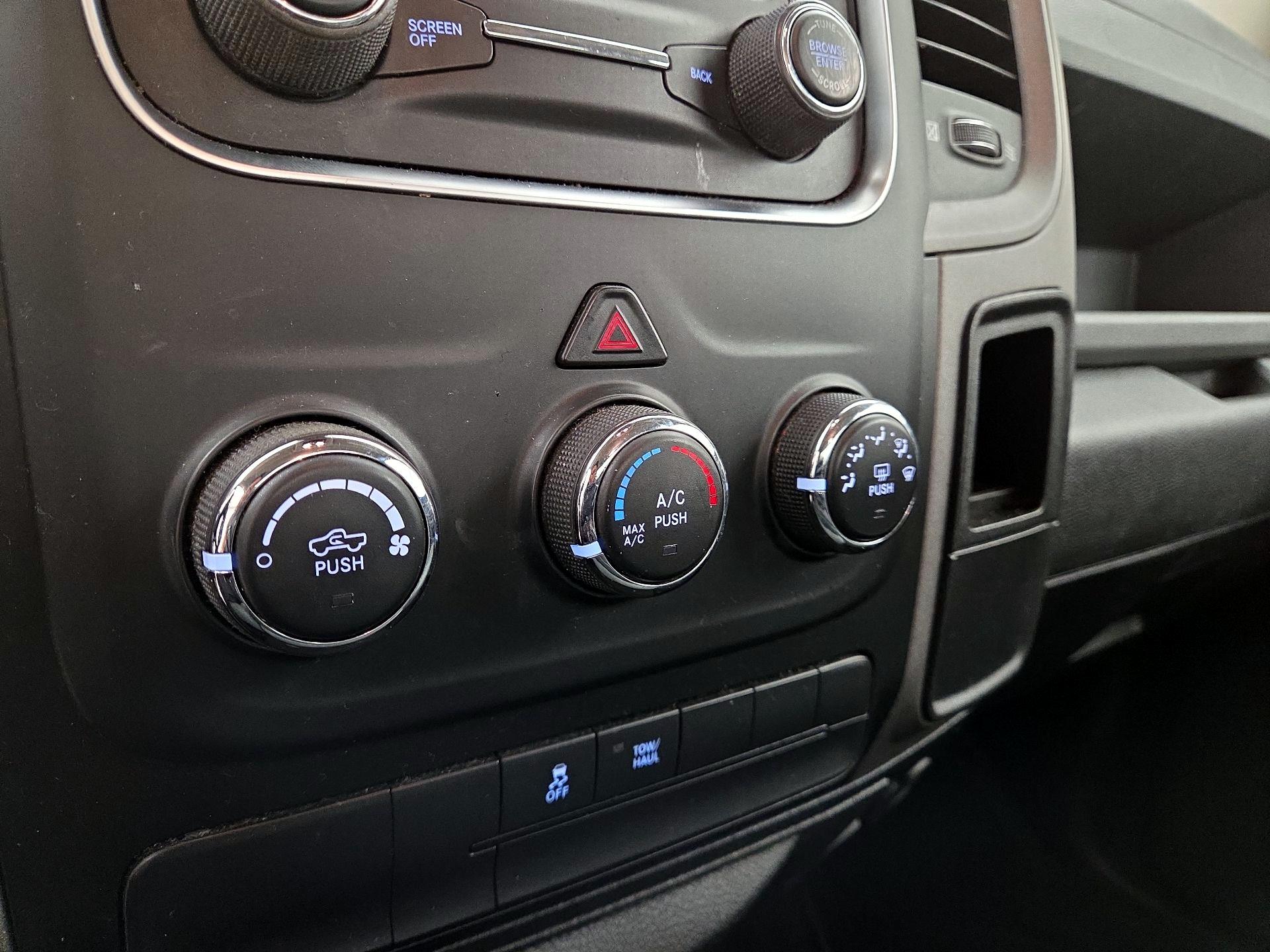 Thumbnail: 2019 RAM 1500 Classic - 16