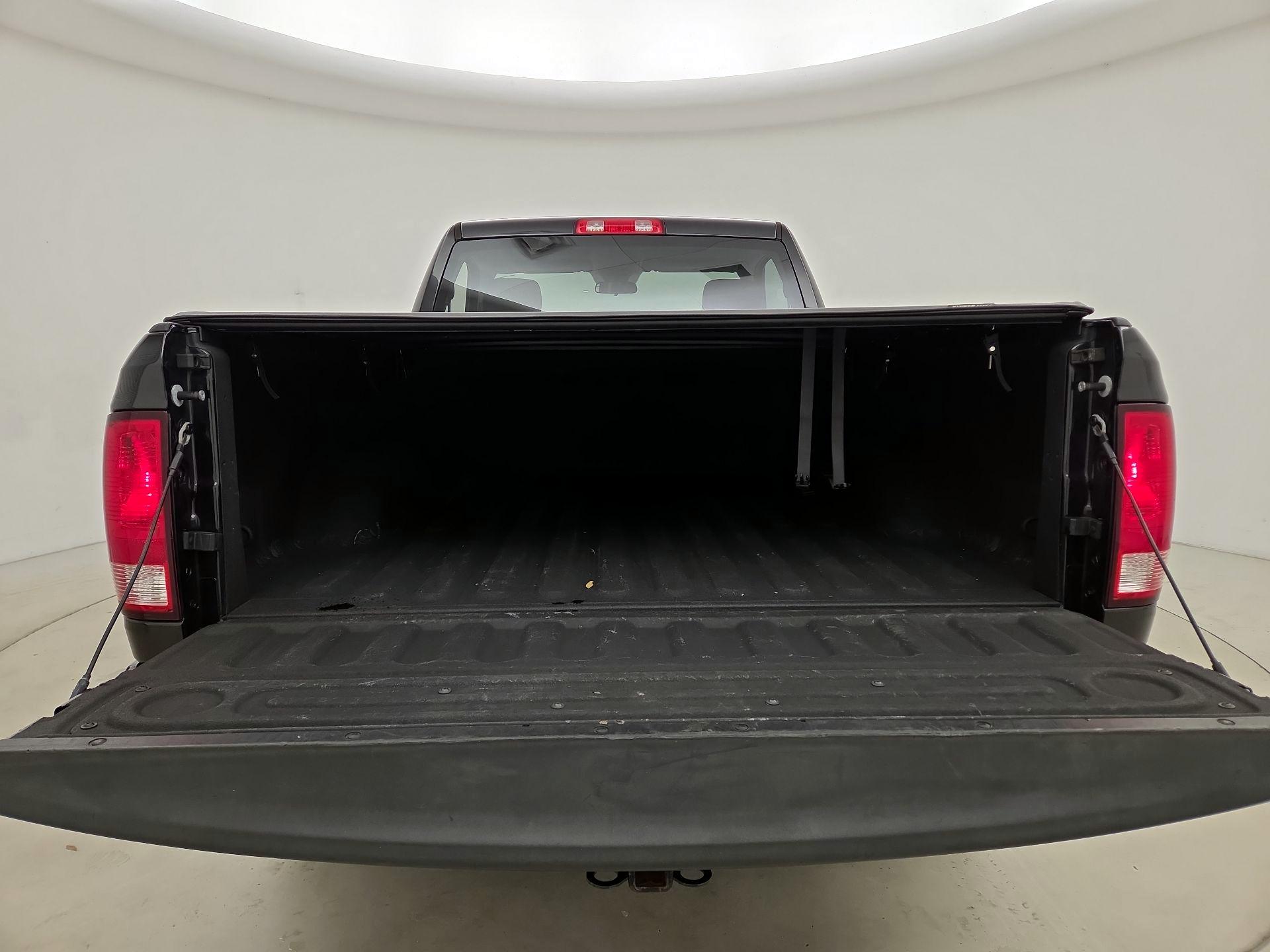 Thumbnail: 2019 RAM 1500 Classic - 19