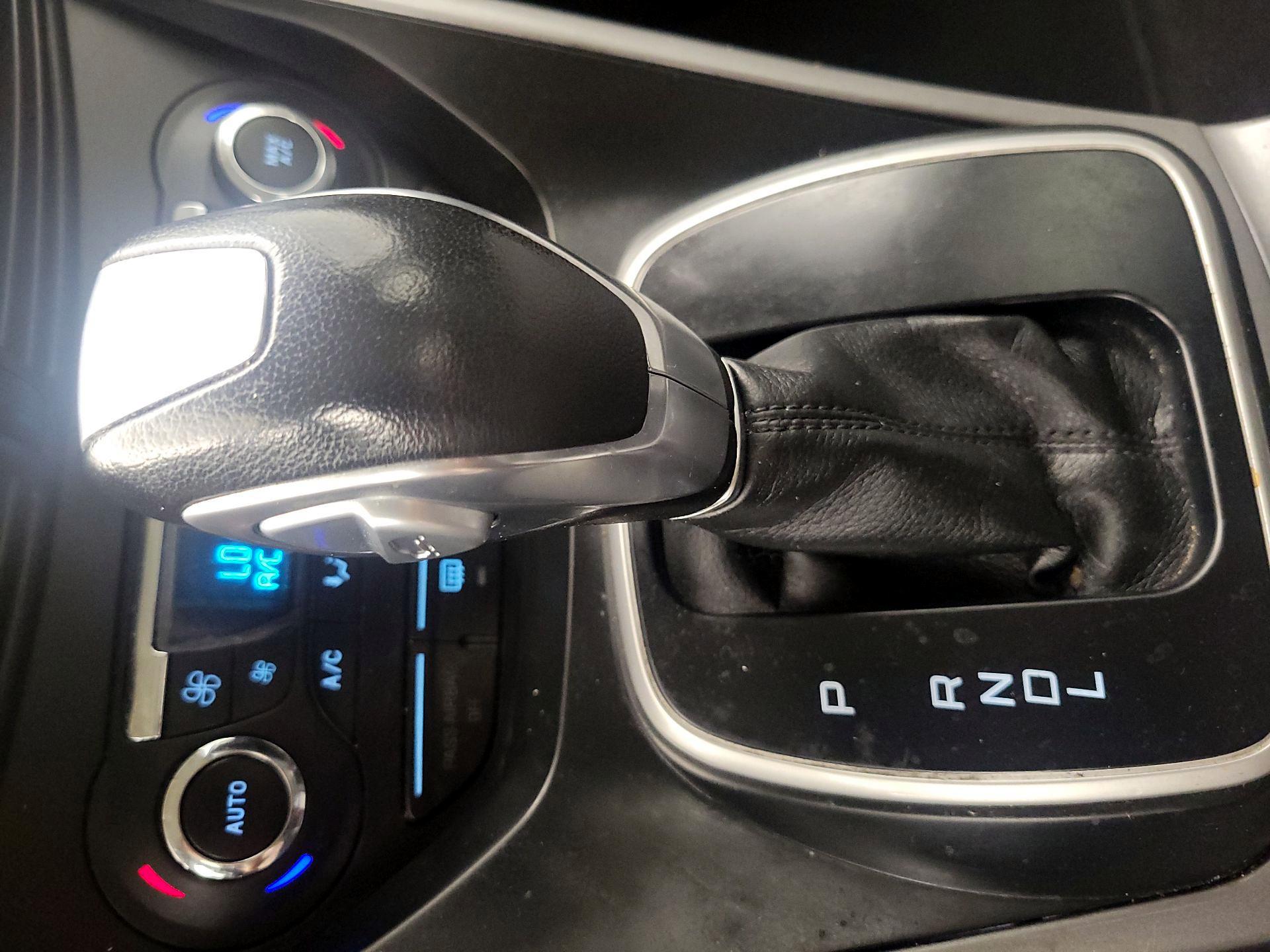 Thumbnail: 2015 Ford C-Max - 16