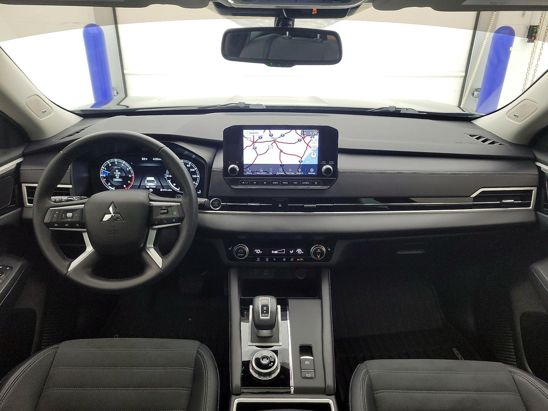 Thumbnail: 2023 Mitsubishi Outlander - 9