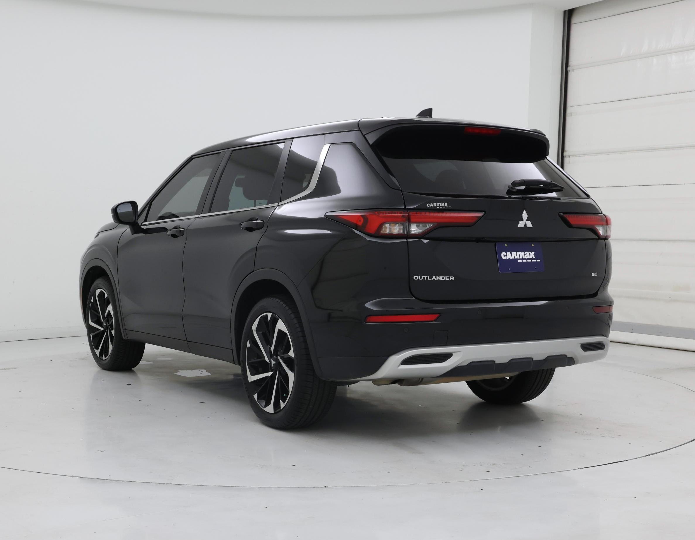 Thumbnail: 2023 Mitsubishi Outlander - 2