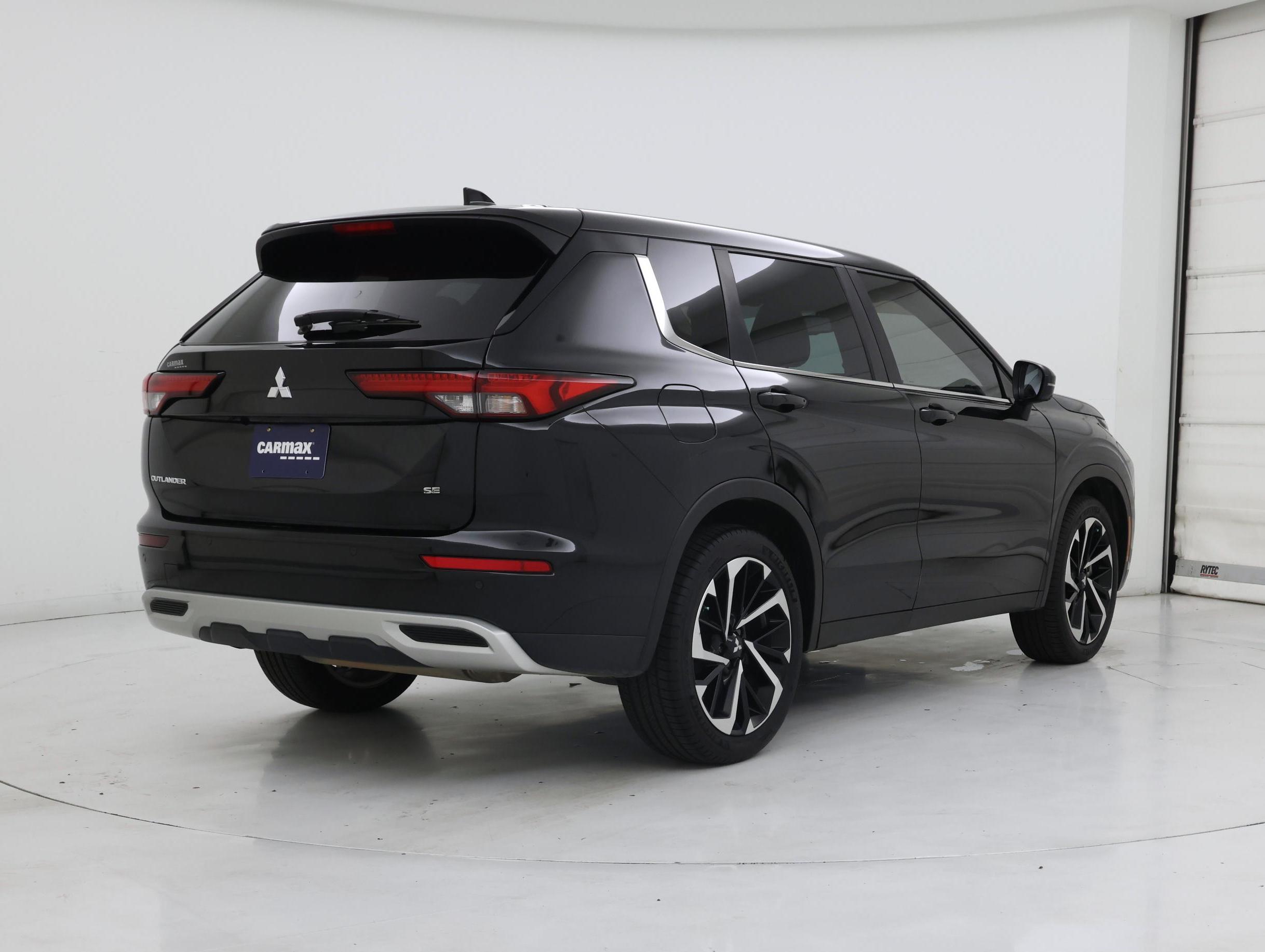 Thumbnail: 2023 Mitsubishi Outlander - 8