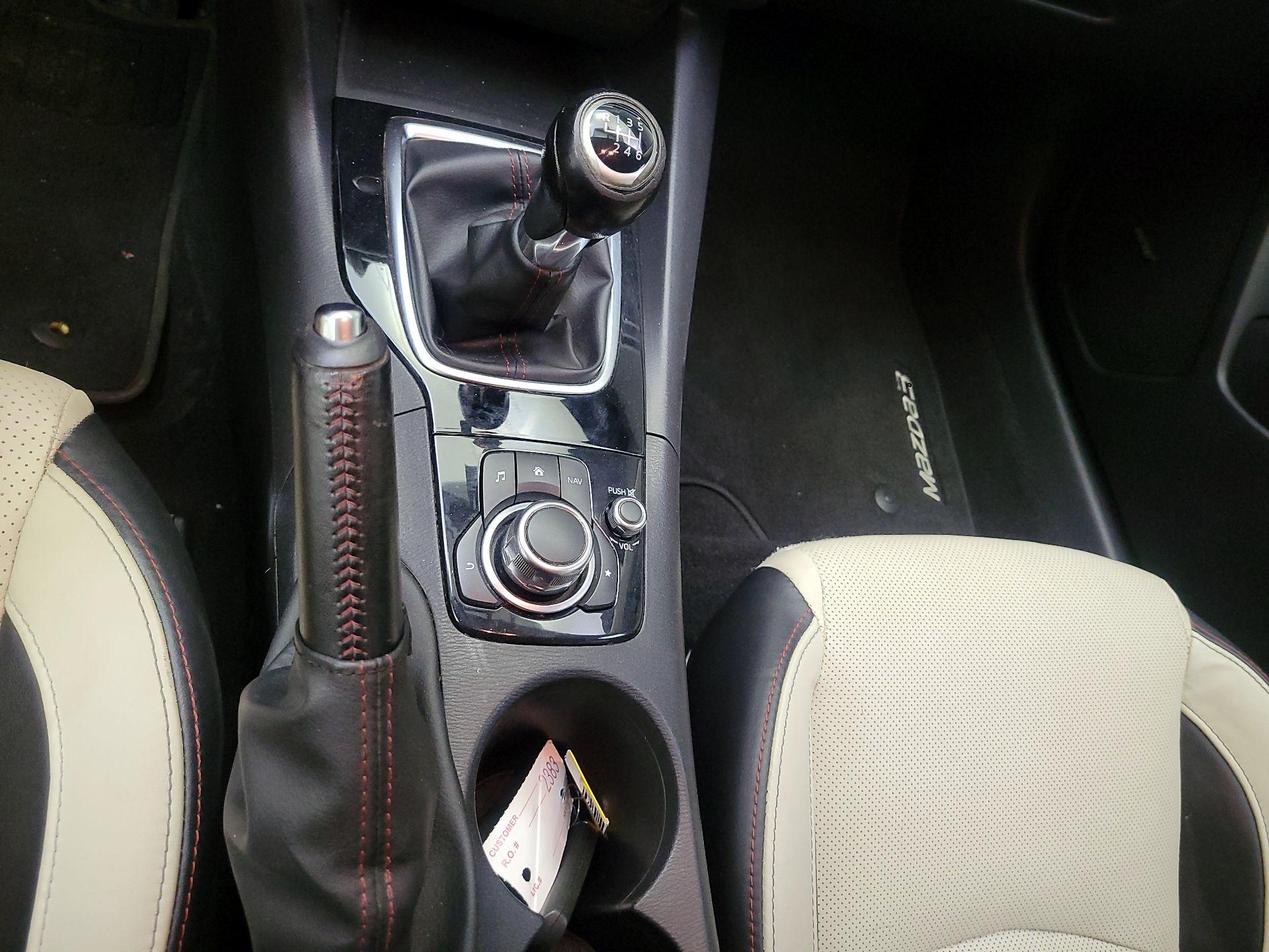 Thumbnail: 2015 Mazda Mazda3 - 18