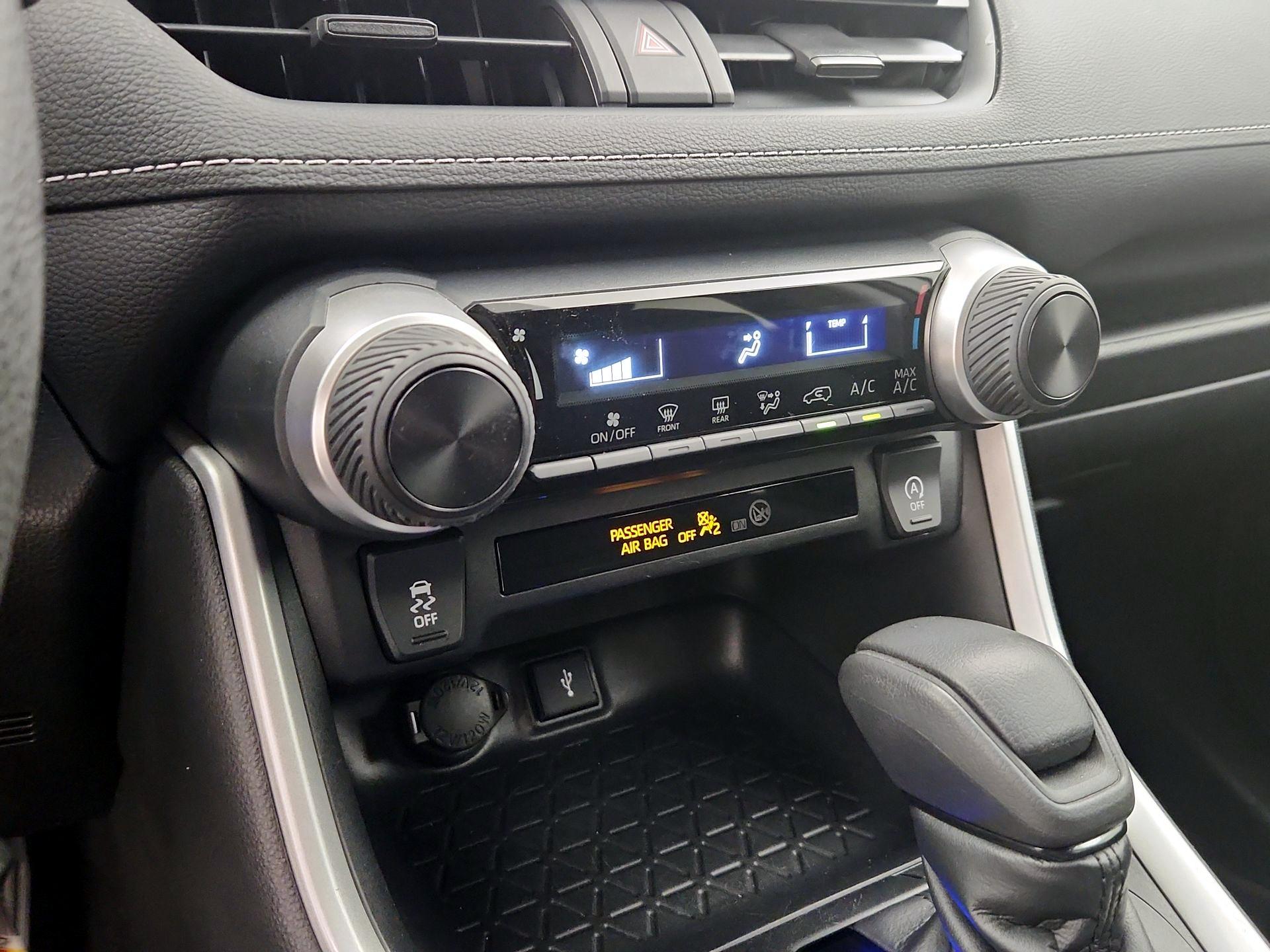 Thumbnail: 2020 Toyota RAV4 - 16