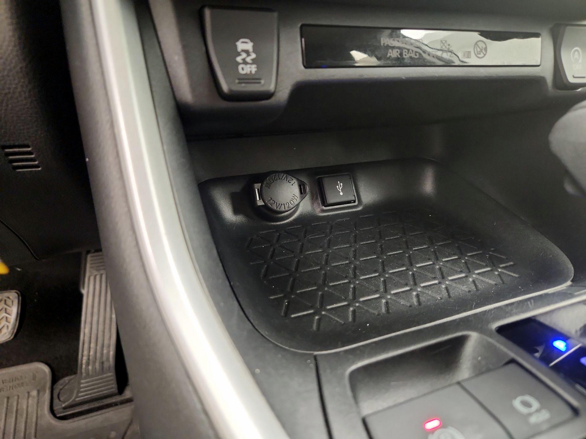 Thumbnail: 2020 Toyota RAV4 - 18
