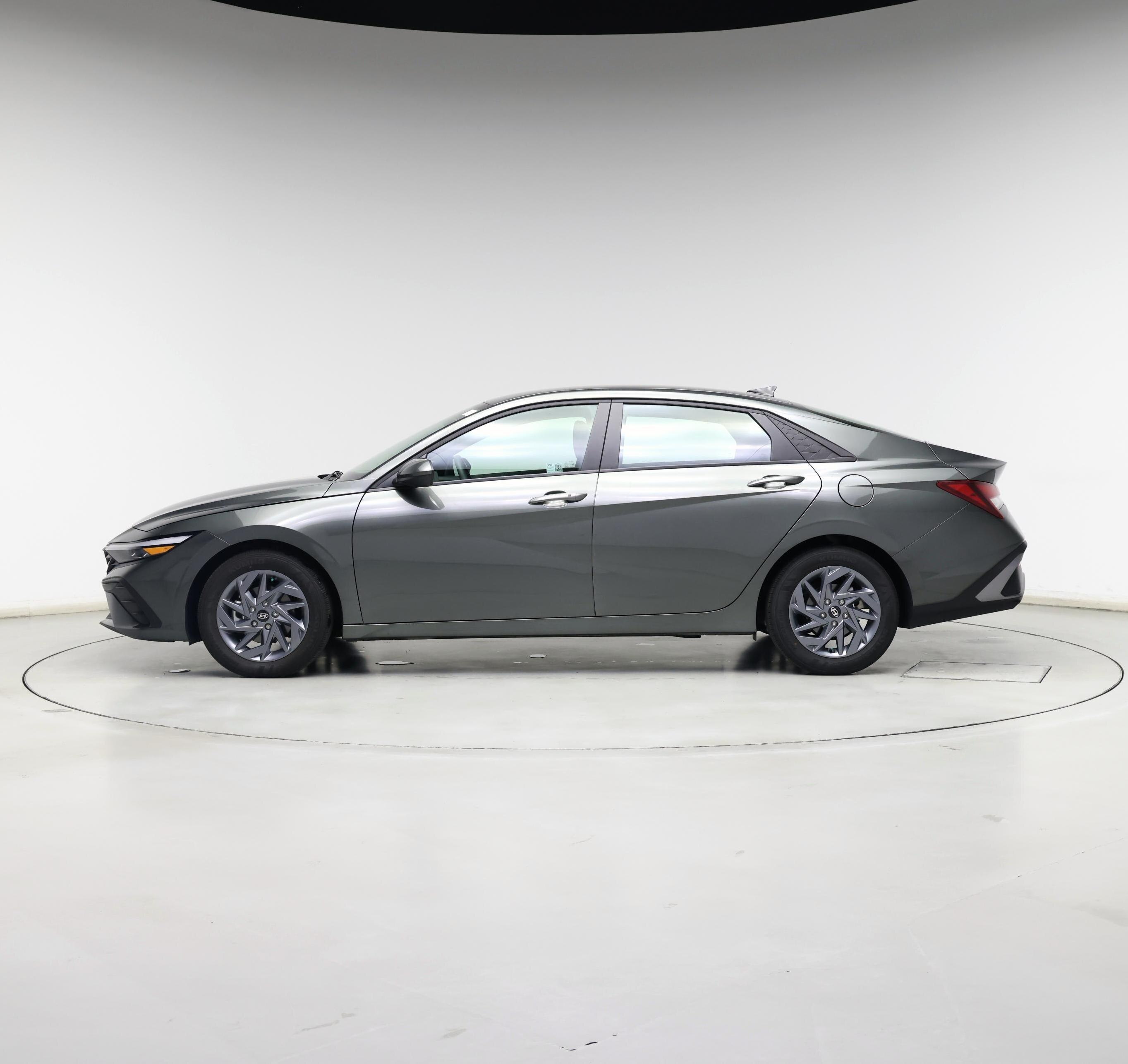 Thumbnail: 2024 Hyundai Elantra - 3