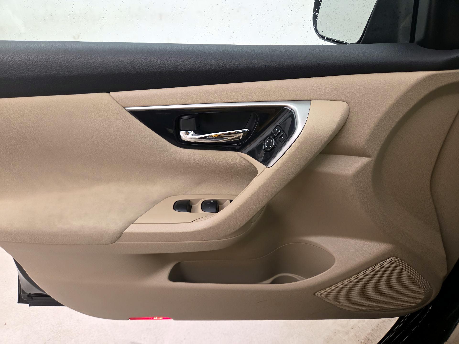 Thumbnail: 2014 Nissan Altima - 12