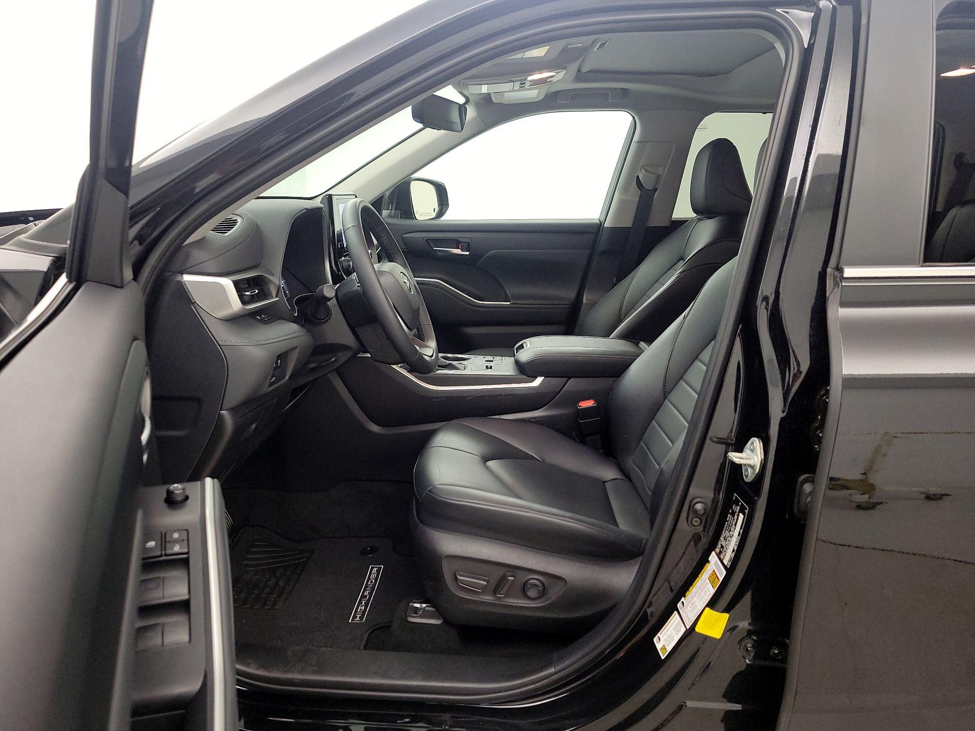 Thumbnail: 2024 Toyota Highlander - 11