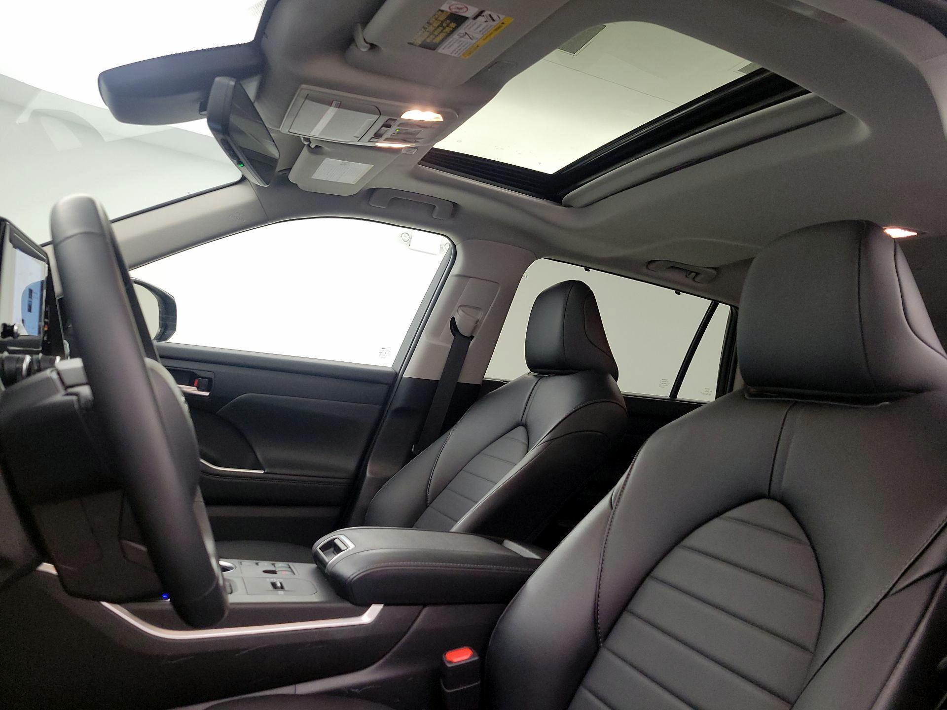 Thumbnail: 2024 Toyota Highlander - 19