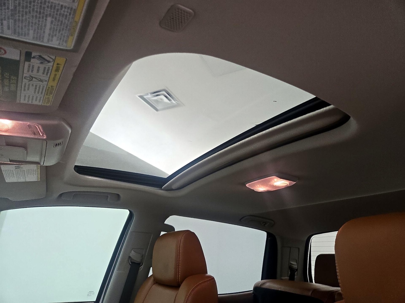 Sunroof(s) & Overhead Airbags