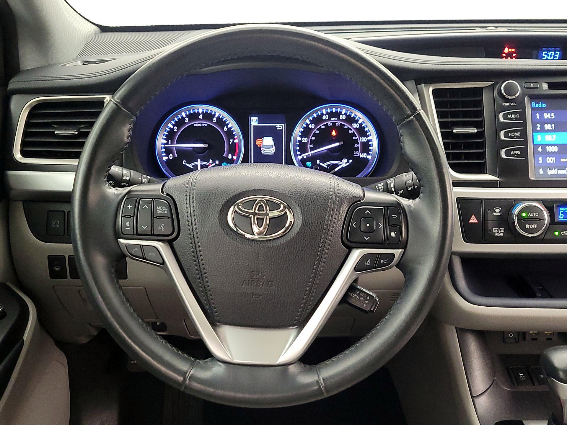Thumbnail: 2019 Toyota Highlander - 10
