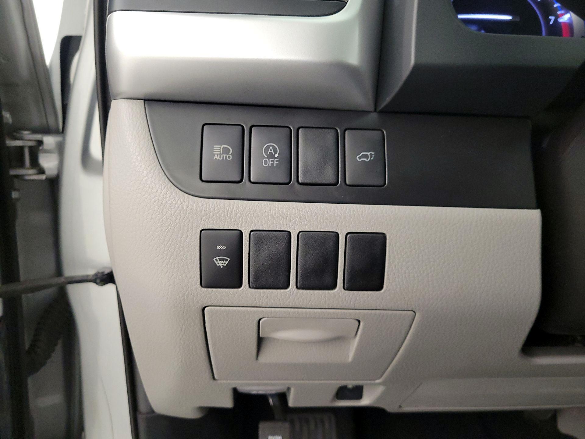 Thumbnail: 2019 Toyota Highlander - 13