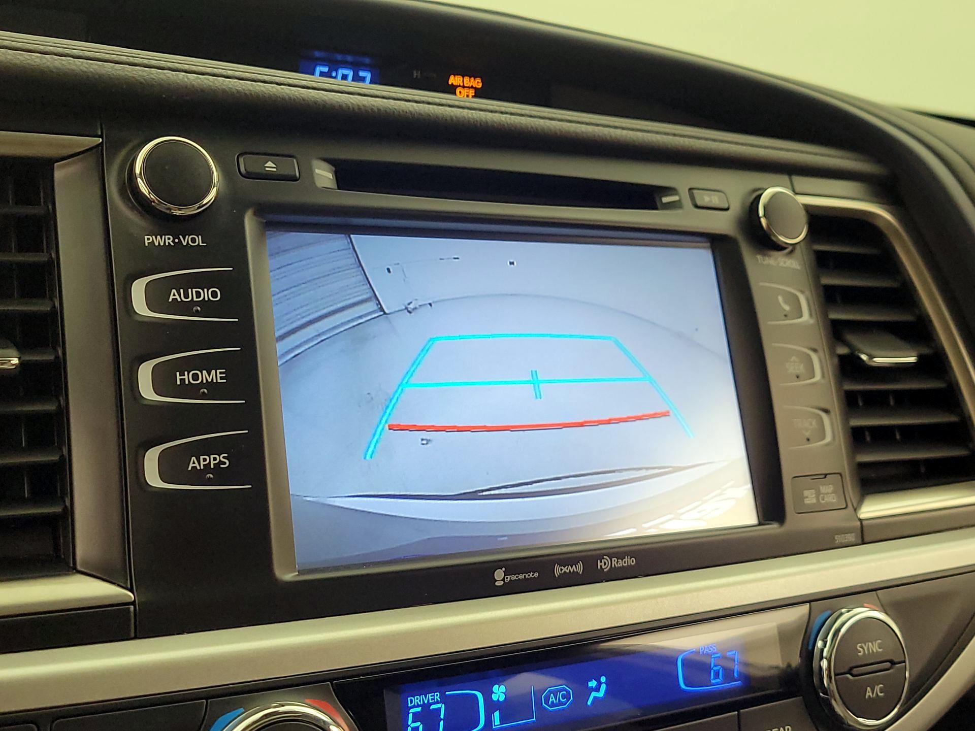 Thumbnail: 2019 Toyota Highlander - 14