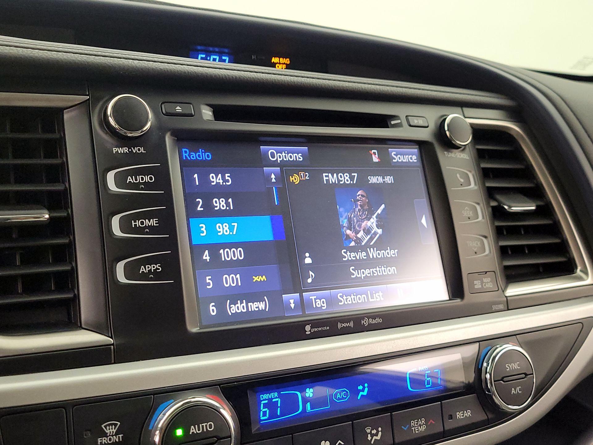Thumbnail: 2019 Toyota Highlander - 15