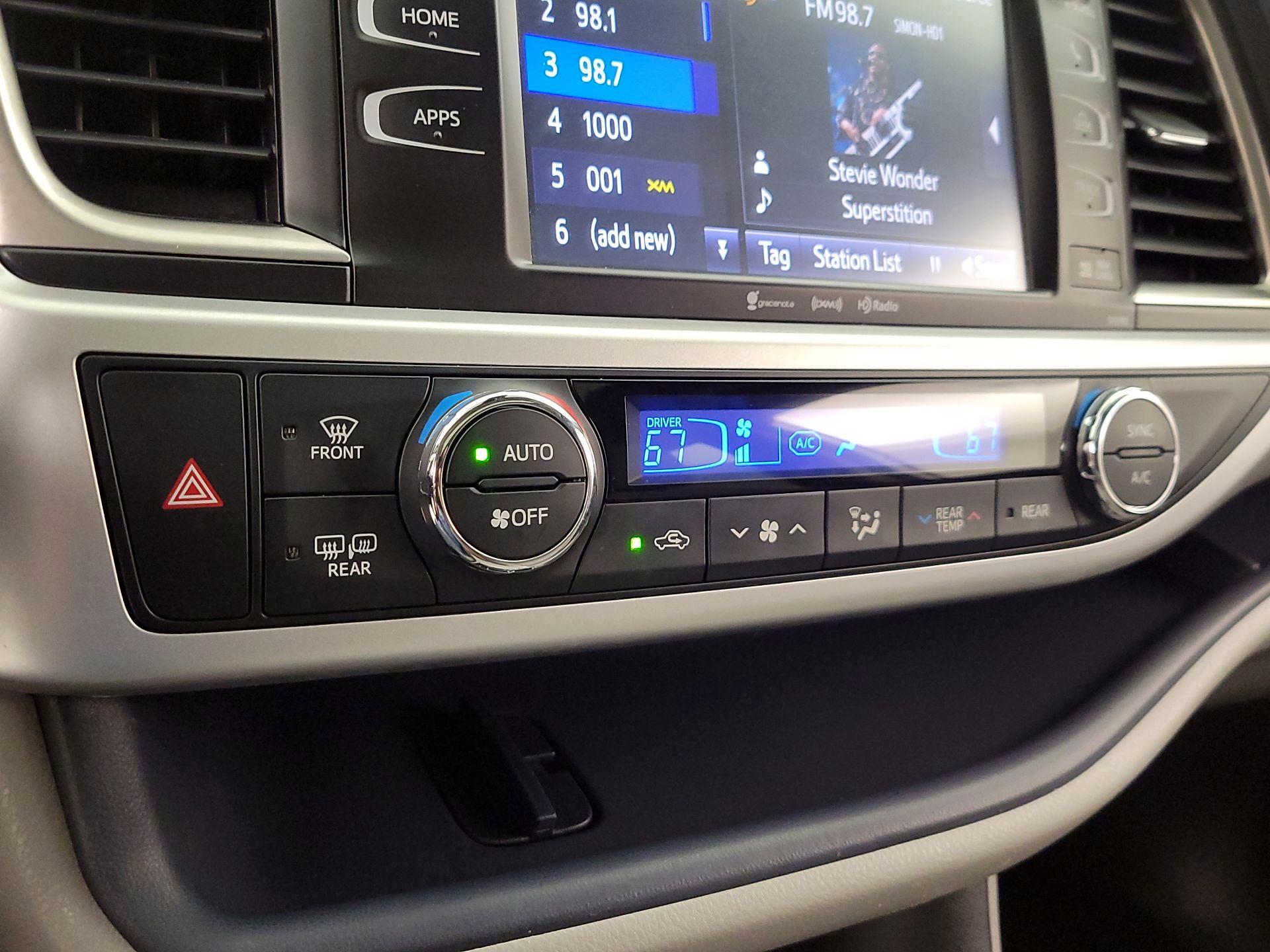 Thumbnail: 2019 Toyota Highlander - 16