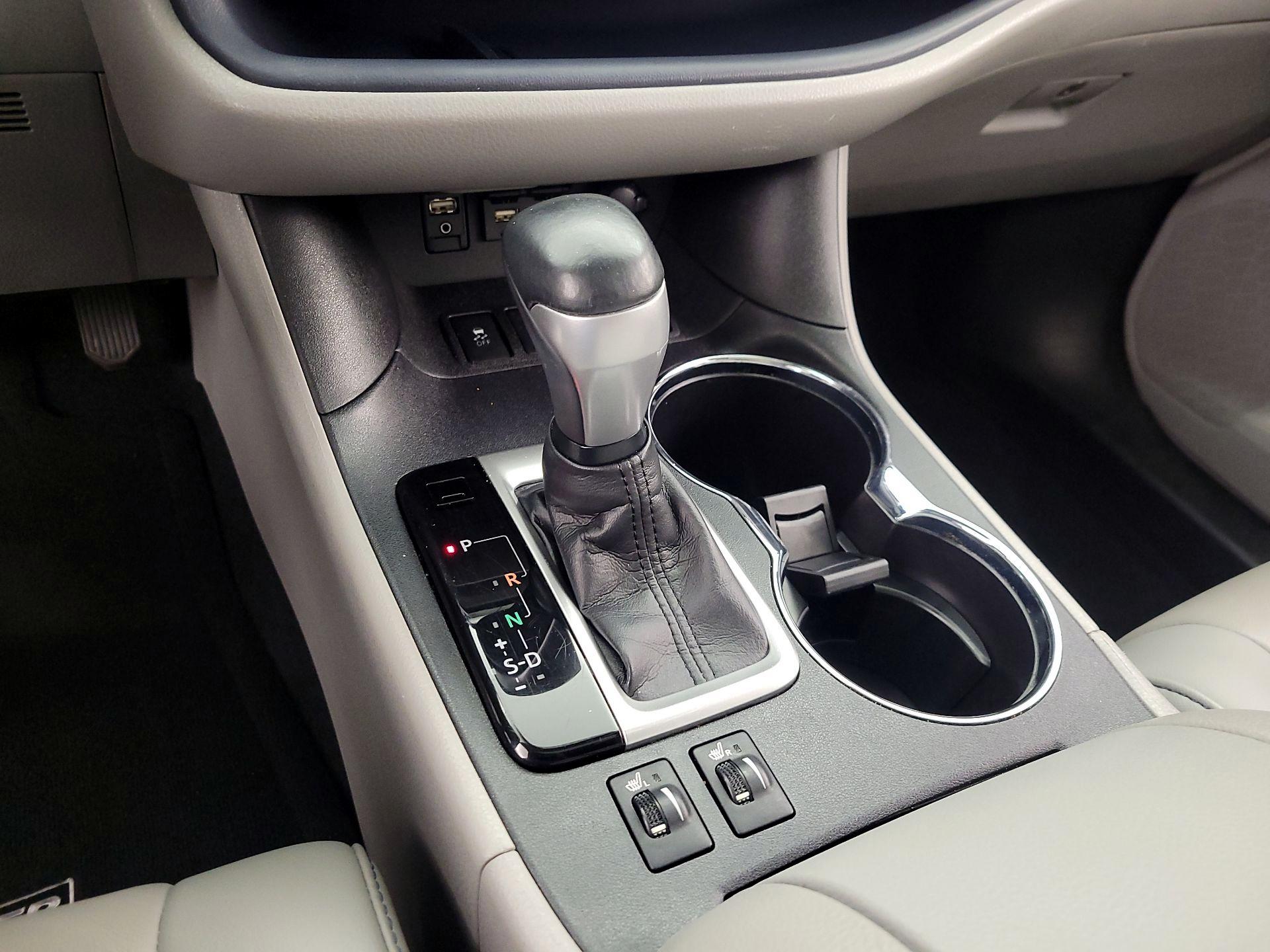 Thumbnail: 2019 Toyota Highlander - 17