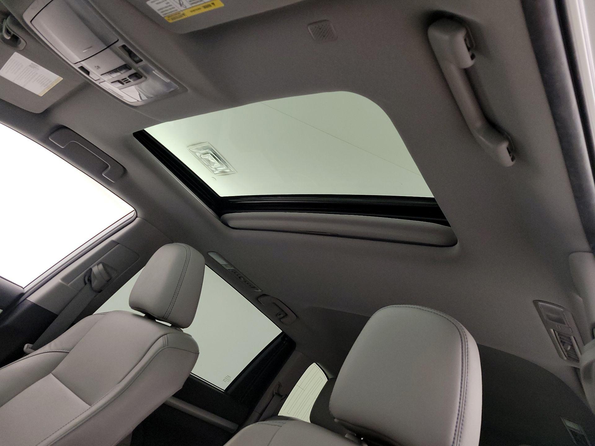 Thumbnail: 2019 Toyota Highlander - 19