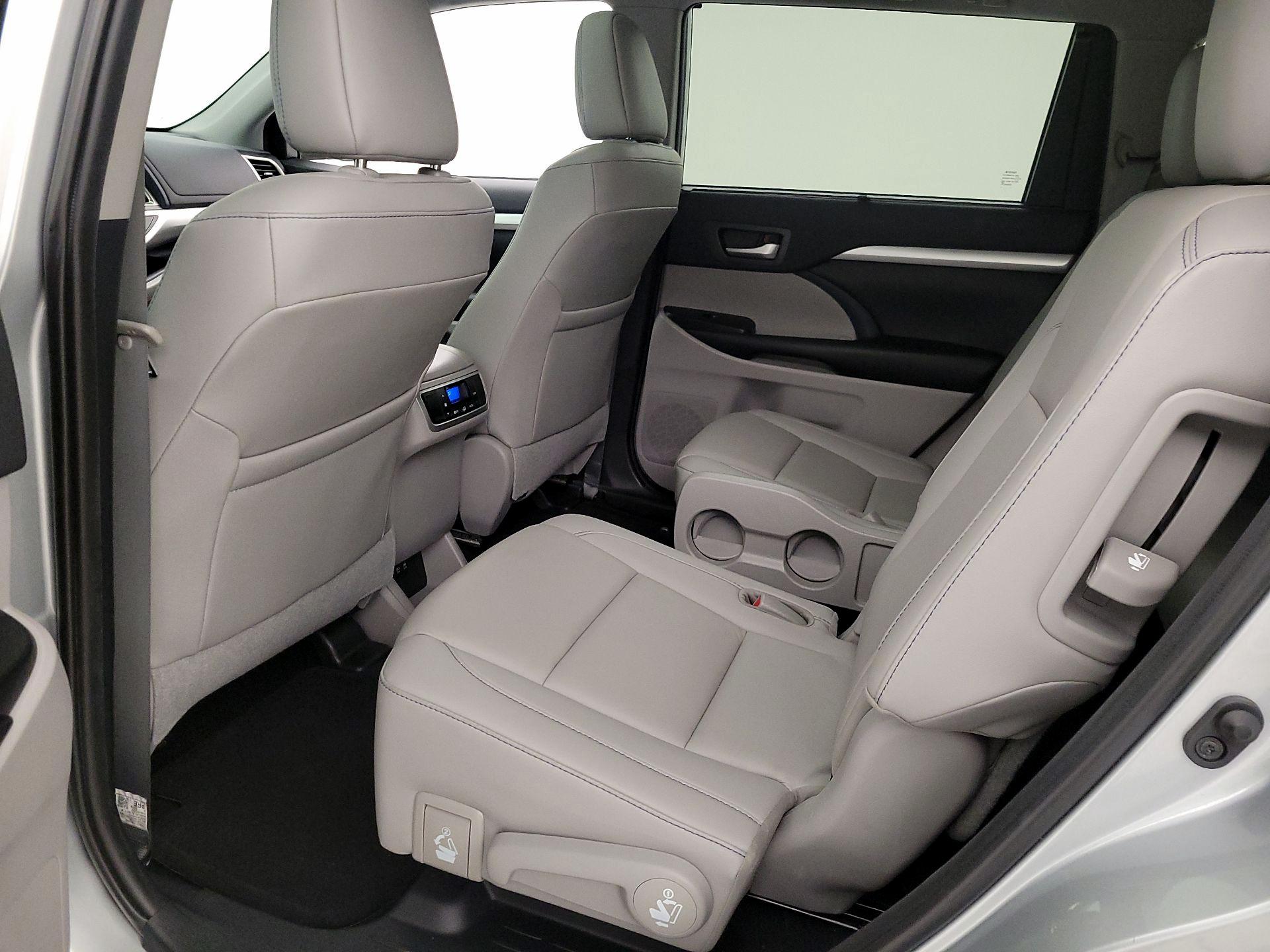 Thumbnail: 2019 Toyota Highlander - 20