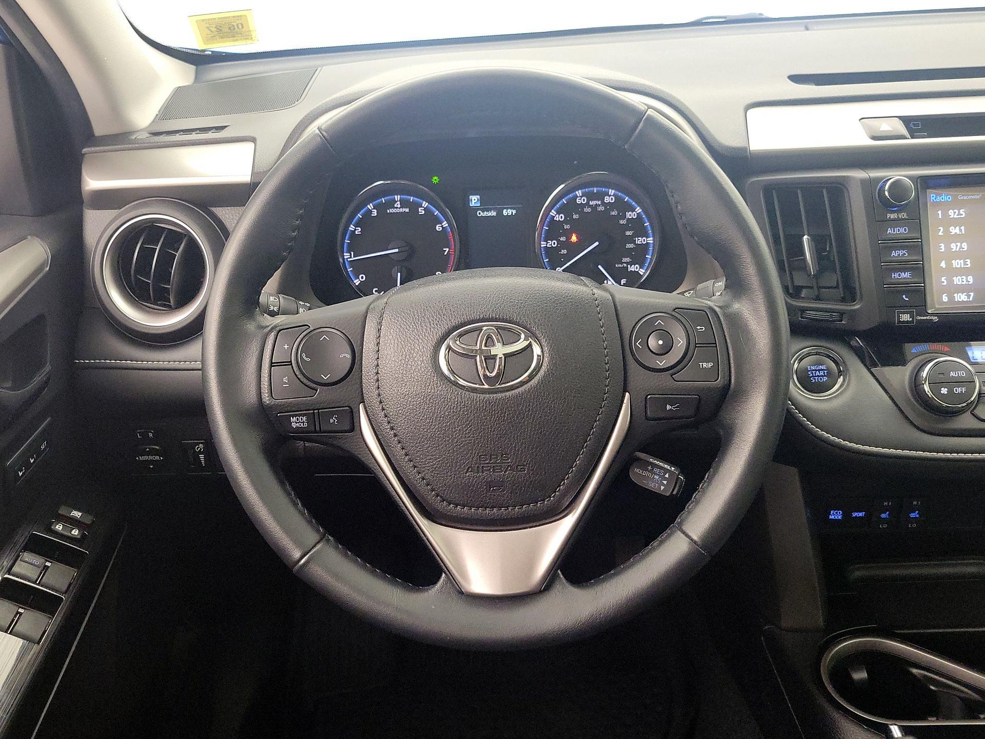 Thumbnail: 2018 Toyota RAV4 - 10