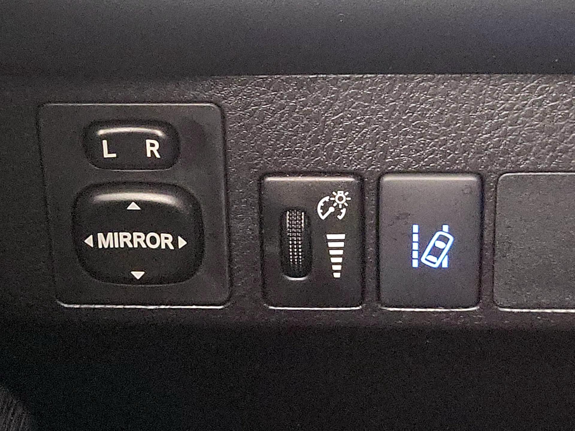 Thumbnail: 2018 Toyota RAV4 - 13