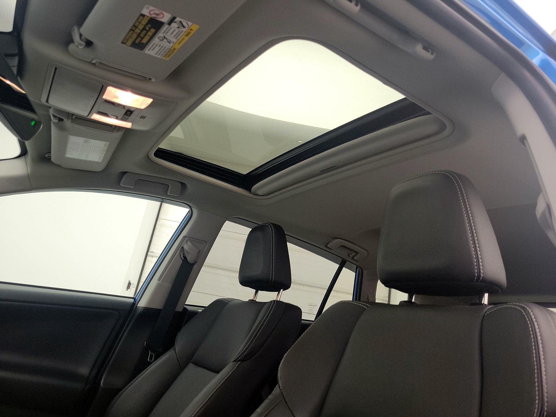 Thumbnail: 2018 Toyota RAV4 - 19