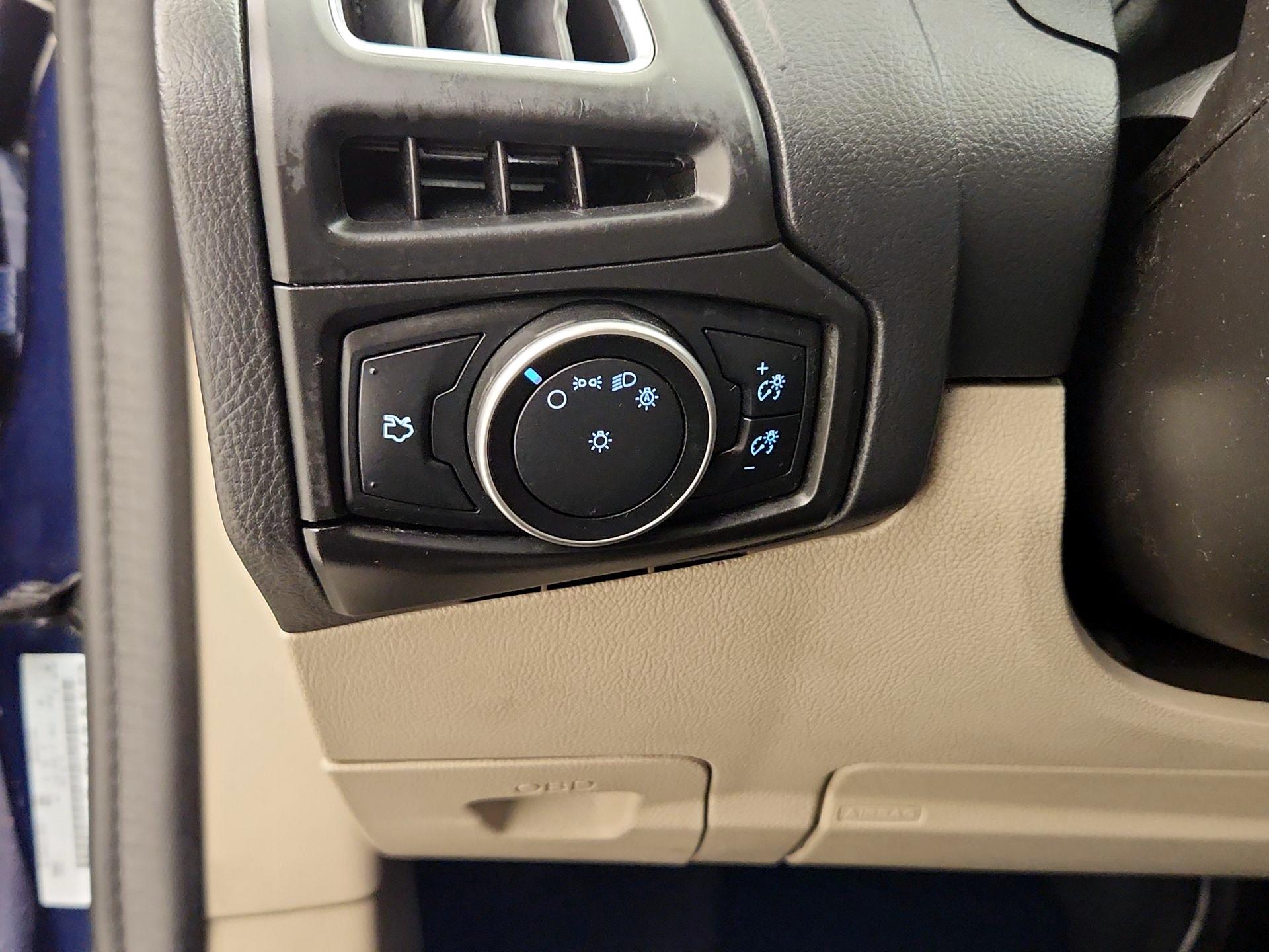 Thumbnail: 2016 Ford Focus - 13