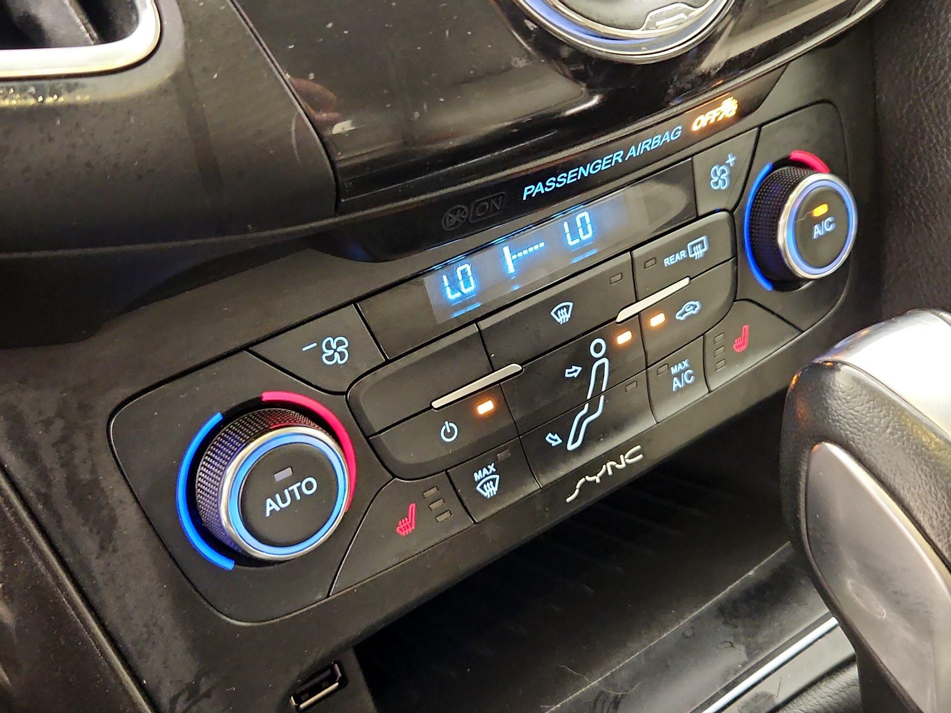 Thumbnail: 2016 Ford Focus - 17