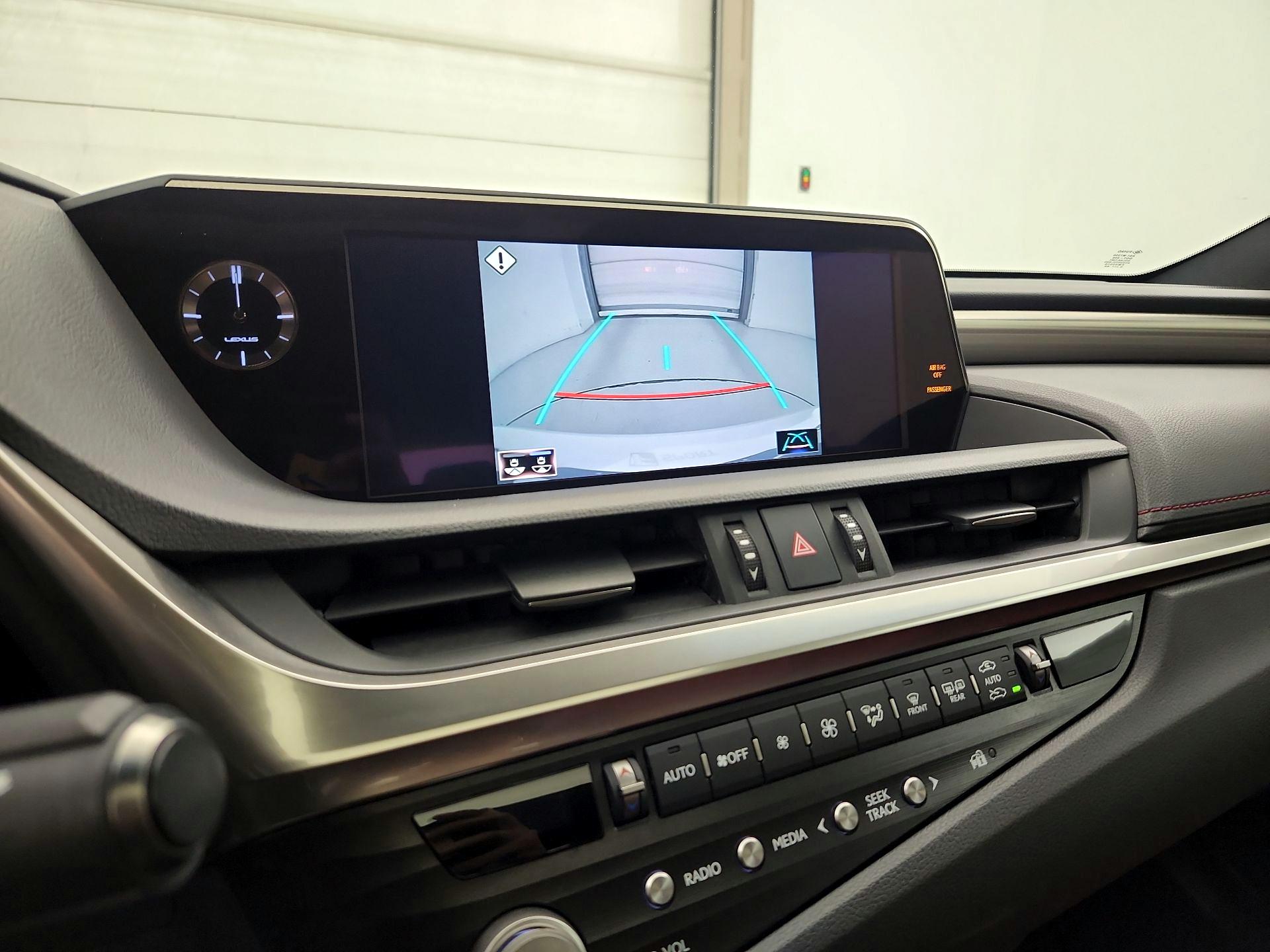Thumbnail: 2021 Lexus ES - 15